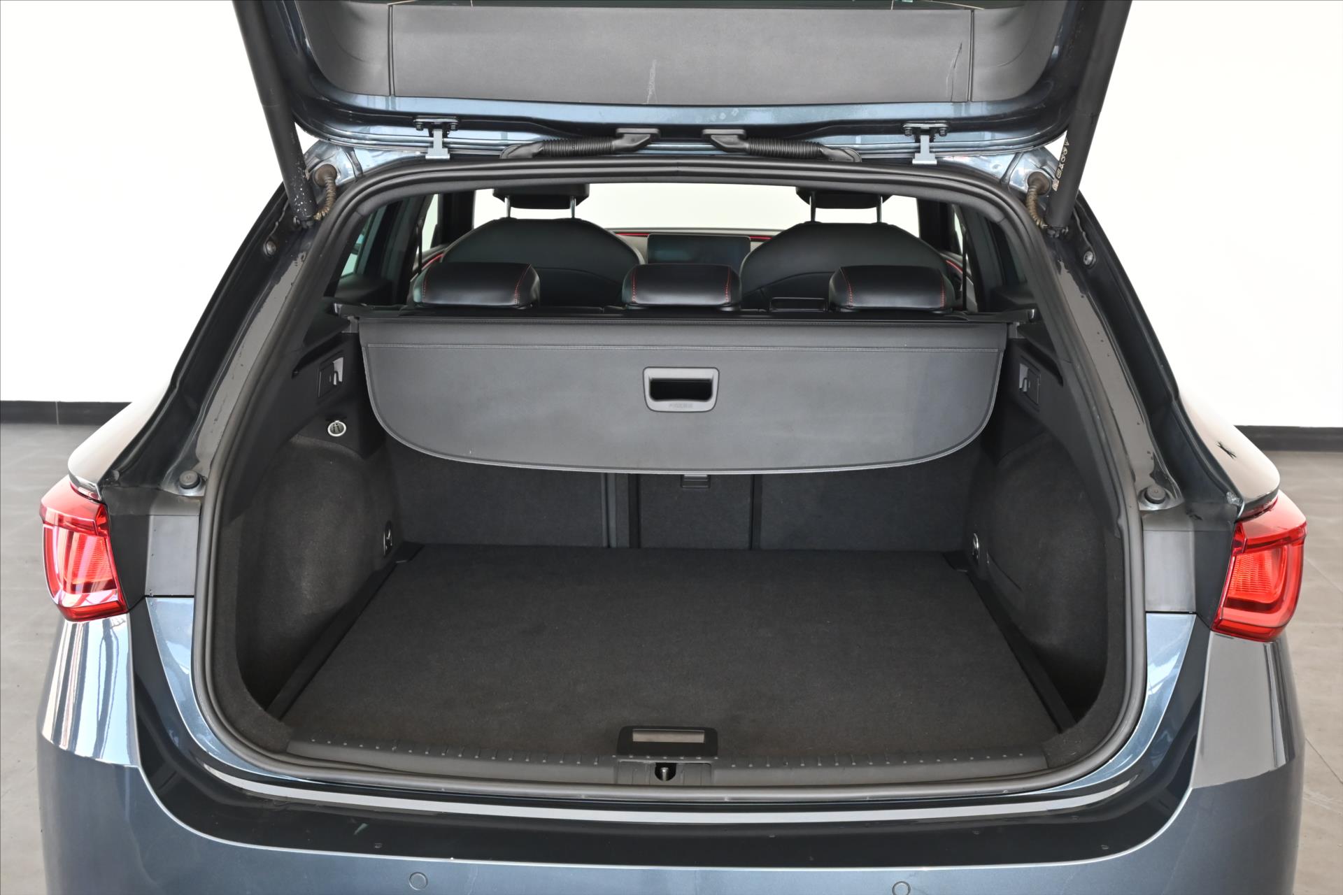 Hlavní fotografie vozu Seat Leon 2,0 FR TDI 110 kW DSG Záruka až 5 let (7)