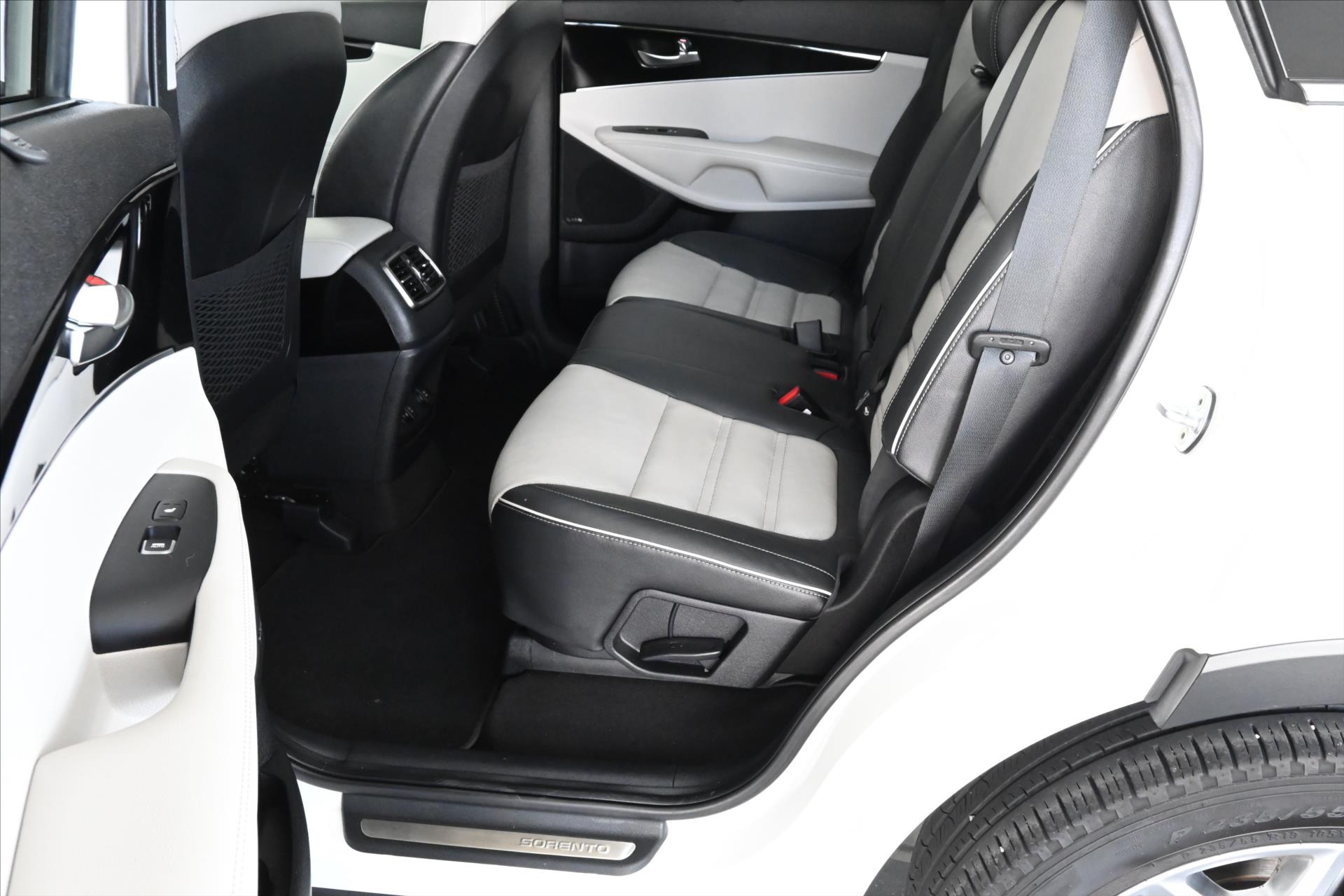 Hlavní fotografie vozu Kia Sorento 2,2 CRDi 147 kW 4x4 AT6 Premium Záruka až 5 let (11)