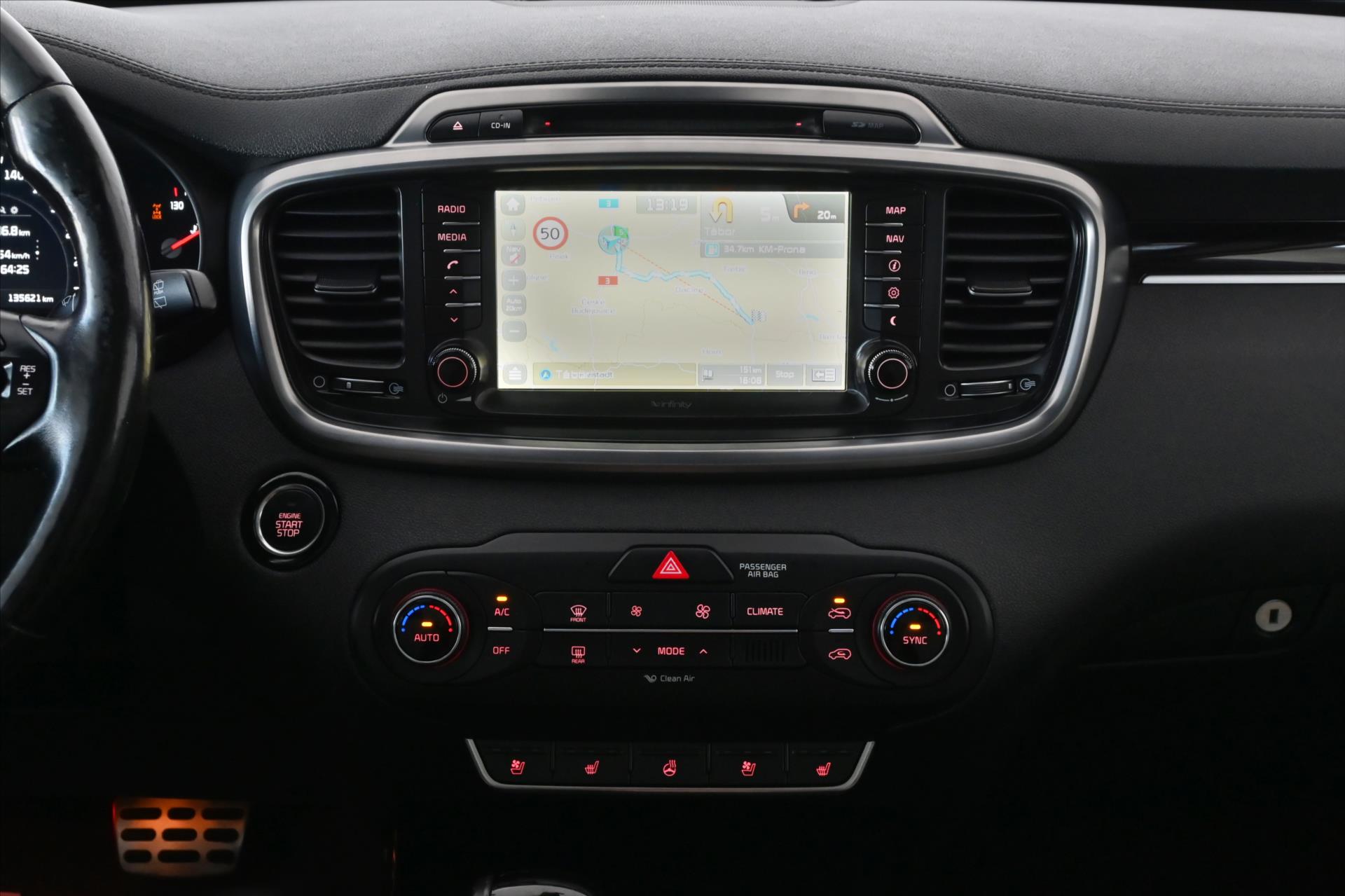 Hlavní fotografie vozu Kia Sorento 2,2 CRDi 147 kW 4x4 AT6 Premium Záruka až 5 let (13)