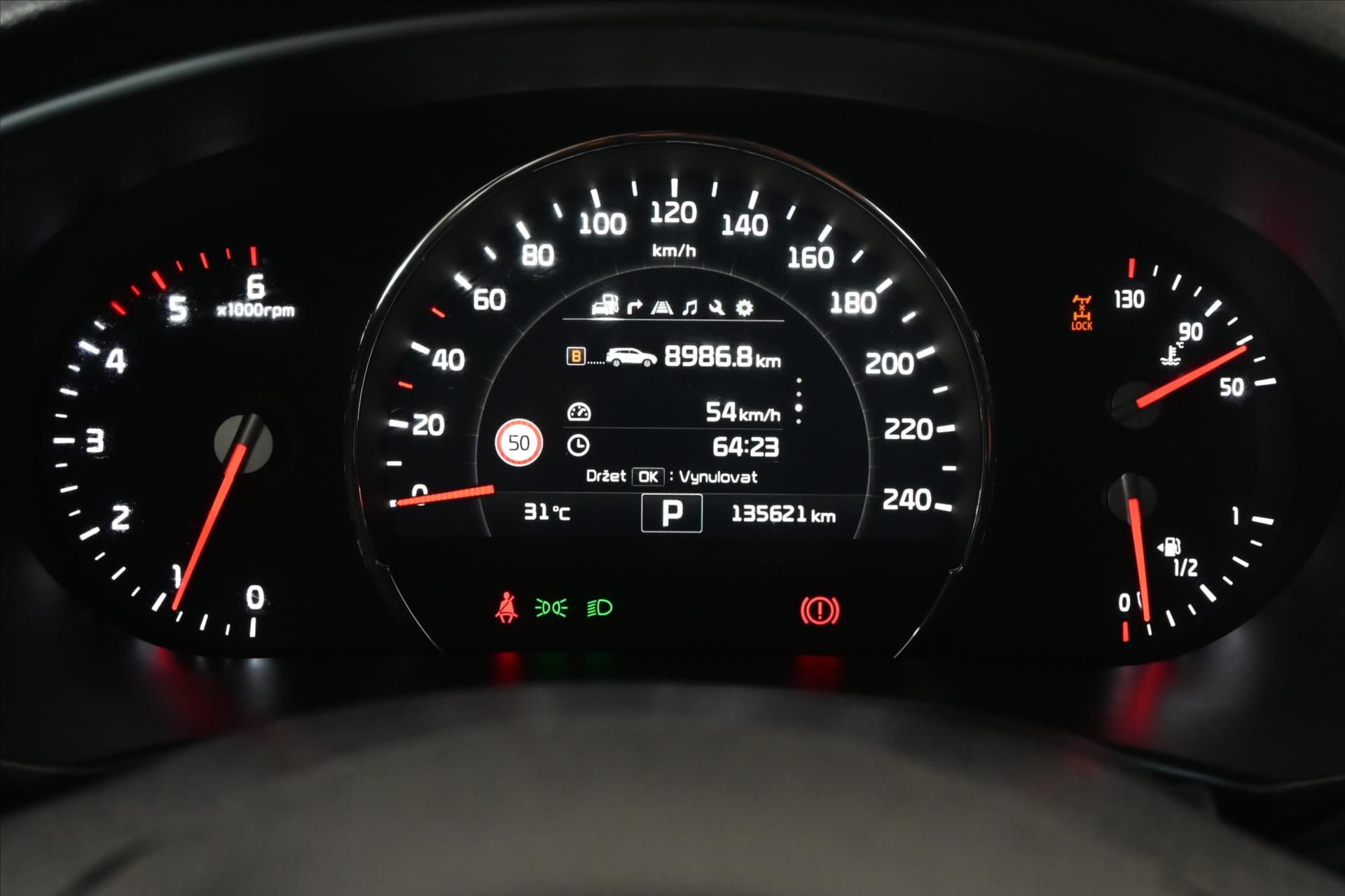 Hlavní fotografie vozu Kia Sorento 2,2 CRDi 147 kW 4x4 AT6 Premium Záruka až 5 let (14)