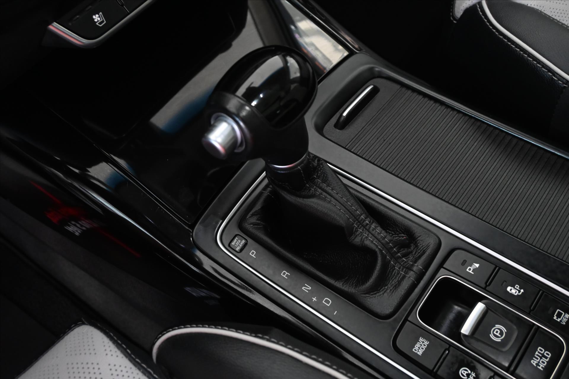 Hlavní fotografie vozu Kia Sorento 2,2 CRDi 147 kW 4x4 AT6 Premium Záruka až 5 let (25)