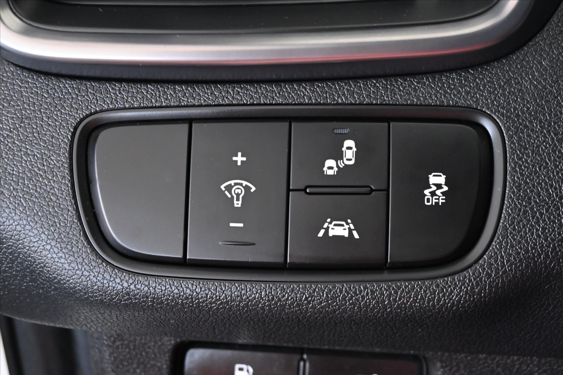 Hlavní fotografie vozu Kia Sorento 2,2 CRDi 147 kW 4x4 AT6 Premium Záruka až 5 let (31)