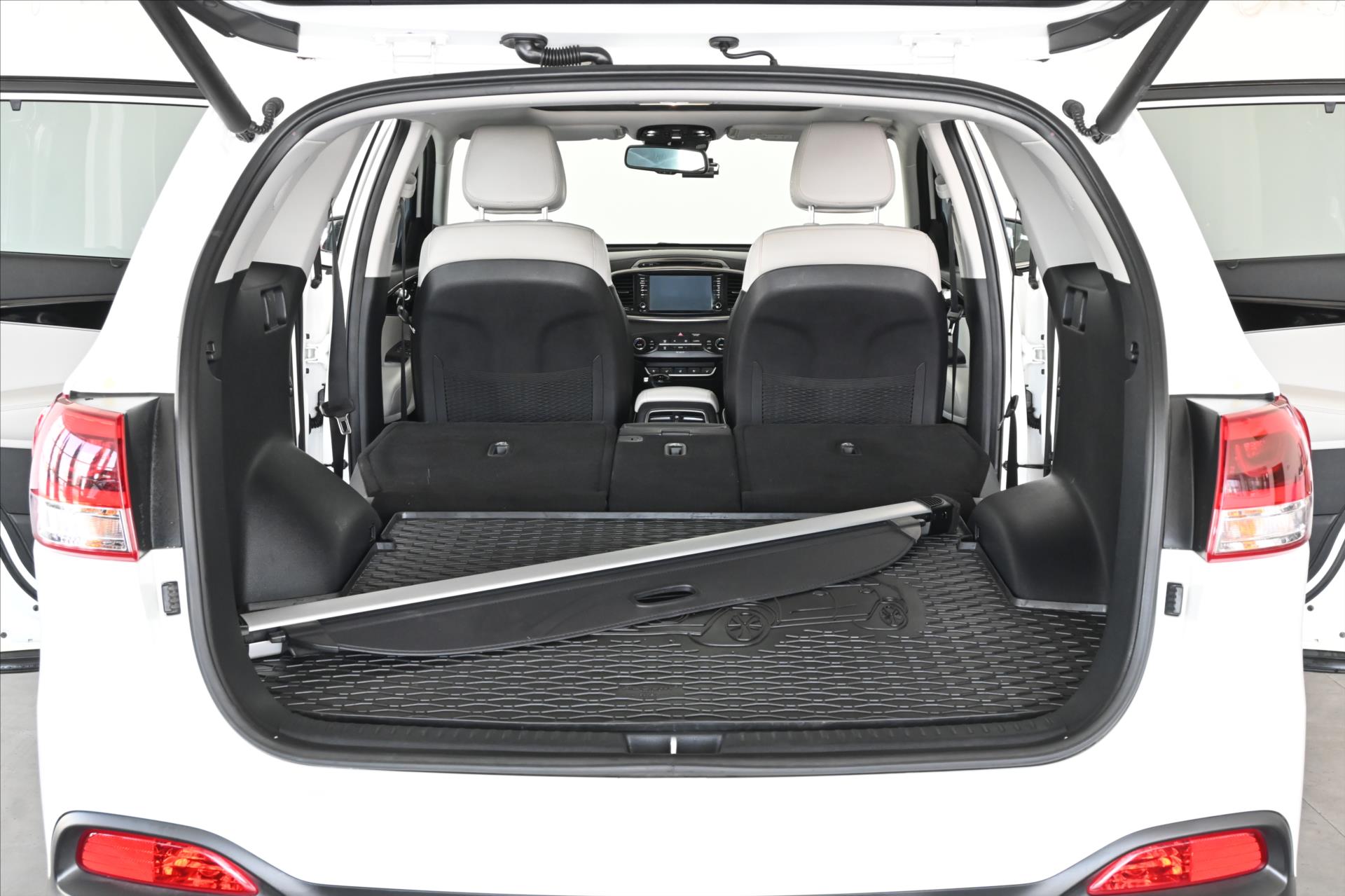 Hlavní fotografie vozu Kia Sorento 2,2 CRDi 147 kW 4x4 AT6 Premium Záruka až 5 let (8)