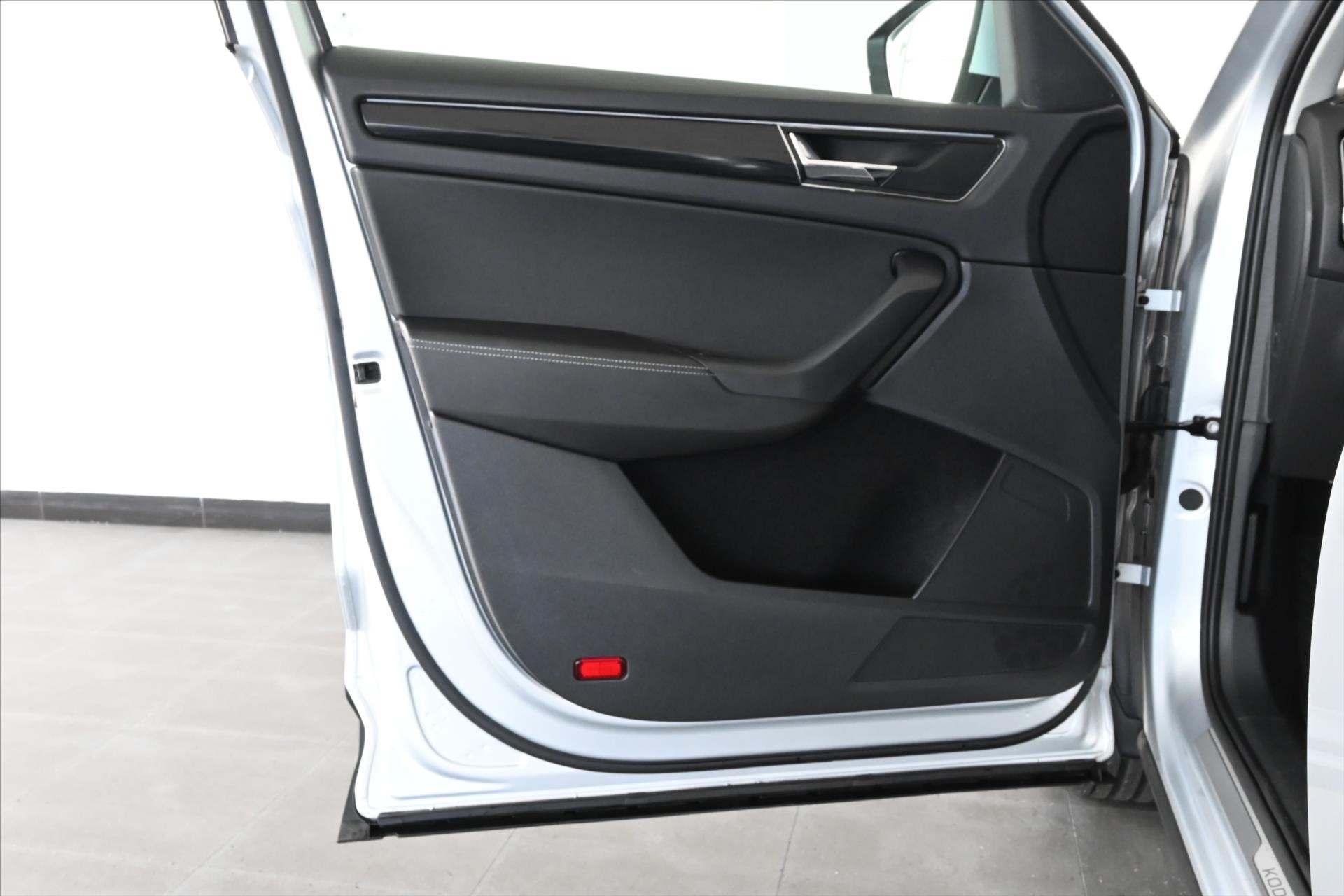 Hlavní fotografie vozu Škoda Kodiaq 2,0 TDI 147 kW DSG 4X4 Style Záruka až 5 let (24)