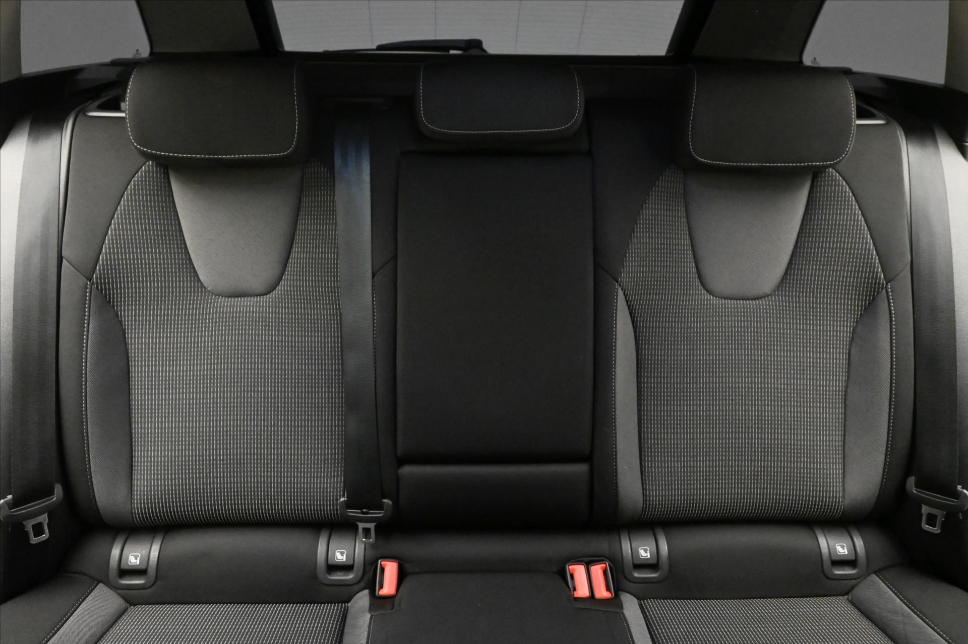 Hlavní fotografie vozu Škoda Octavia 2,0 TDI 110 kW DSG Business Záruka až 5 let (26)