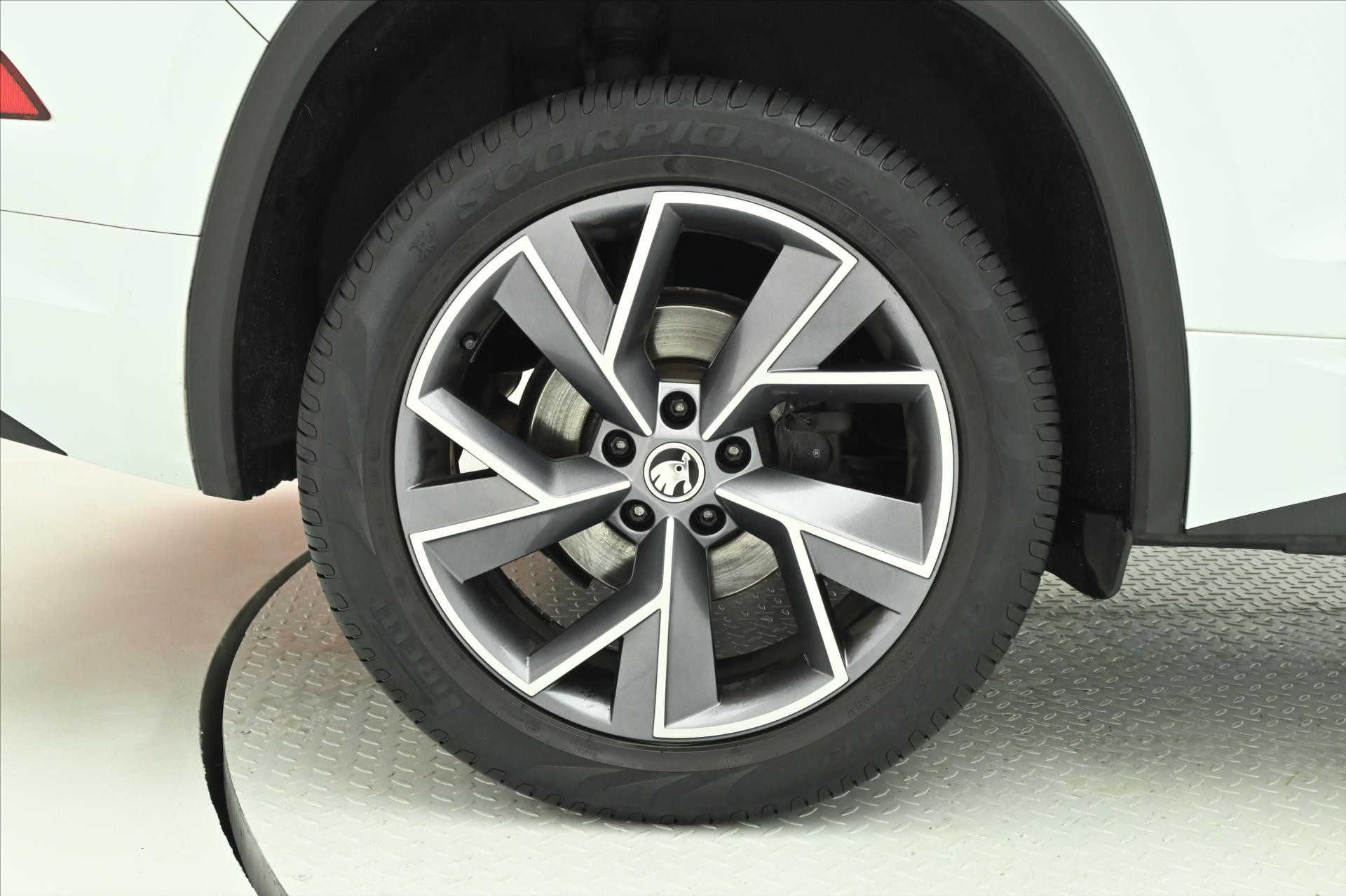 Hlavní fotografie vozu Škoda Kodiaq 1,5 TSi 110kW DSG 7míst SportLine Záruka až 5 let (38)