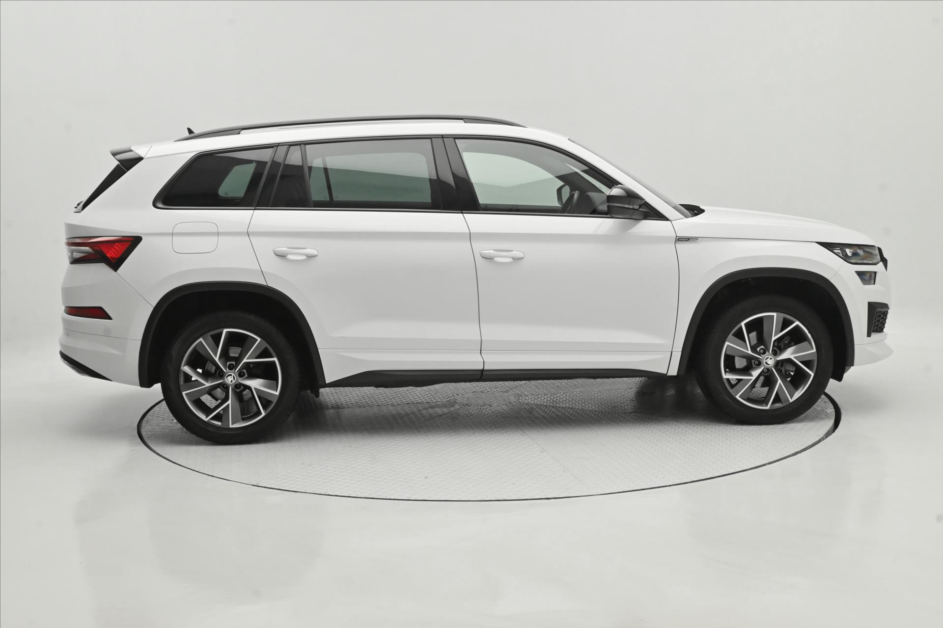 Hlavní fotografie vozu Škoda Kodiaq 1,5 TSi 110kW DSG 7míst SportLine Záruka až 5 let (4)
