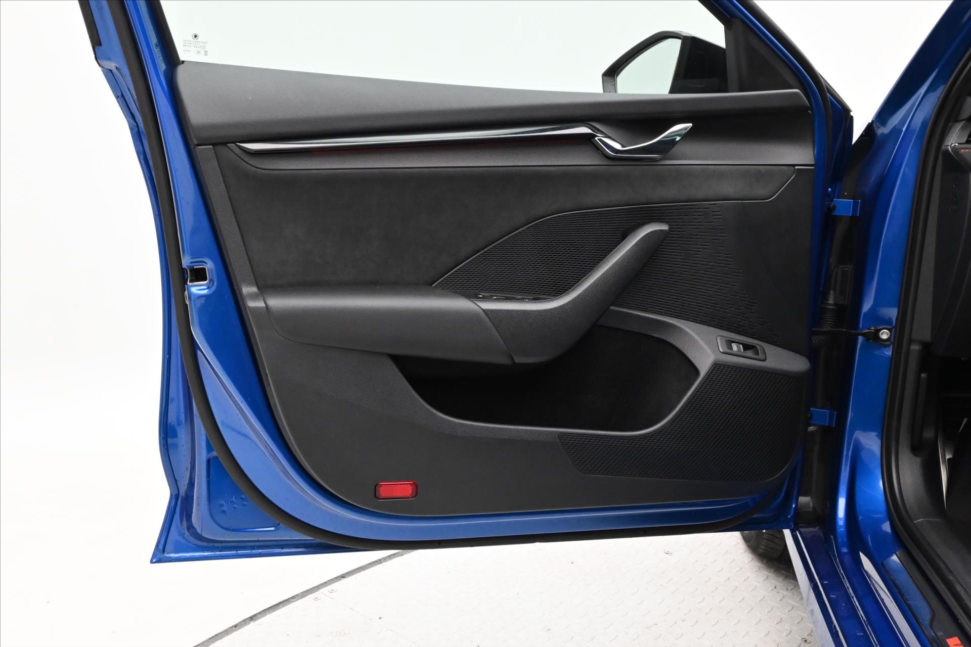 Main photo of the car Skoda Octavia 2.0 RS TDI 147 kW Panorama Warranty up to 5 years (27)