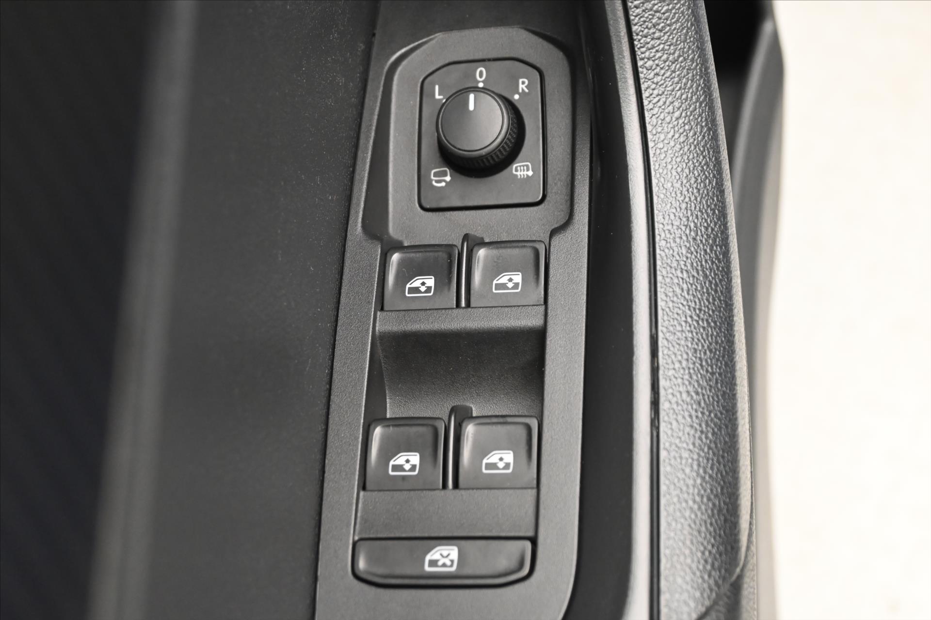 Hlavní fotografie vozu Škoda Karoq 1,5 TSi 110 kW SportLine ZÁRUKA AŽ 5 LET (25)