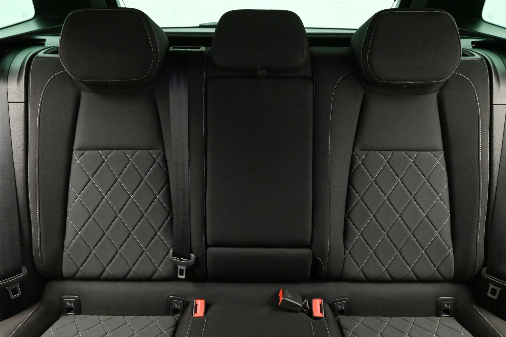 Hlavní fotografie vozu Škoda Karoq 1,5 TSi 110 kW SportLine ZÁRUKA AŽ 5 LET (27)