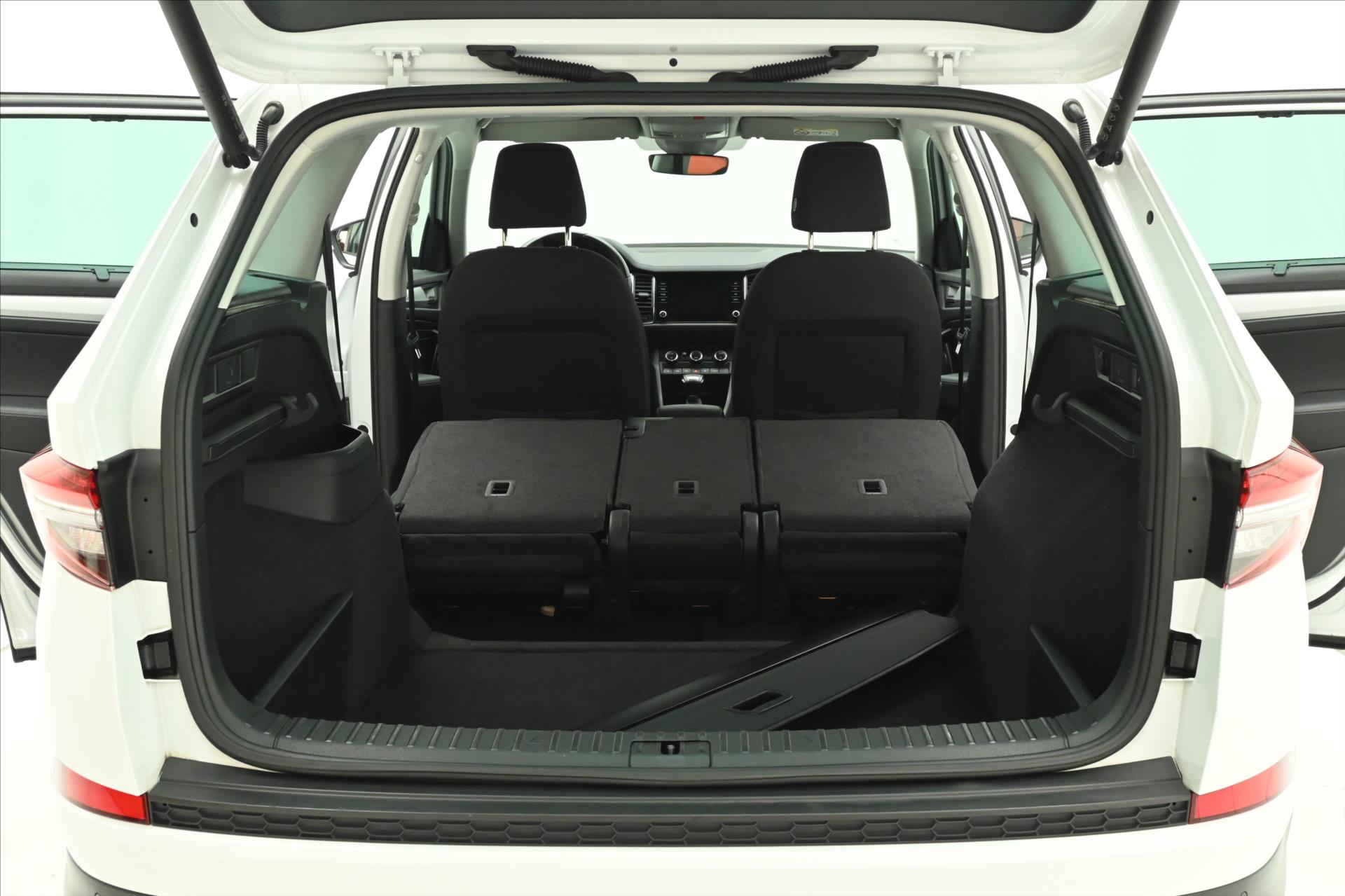 Main photo of the car Skoda Kodiaq 2.0 TDI 147 KW DSG 4X4 TOWING Warranty up to 5 years (11)