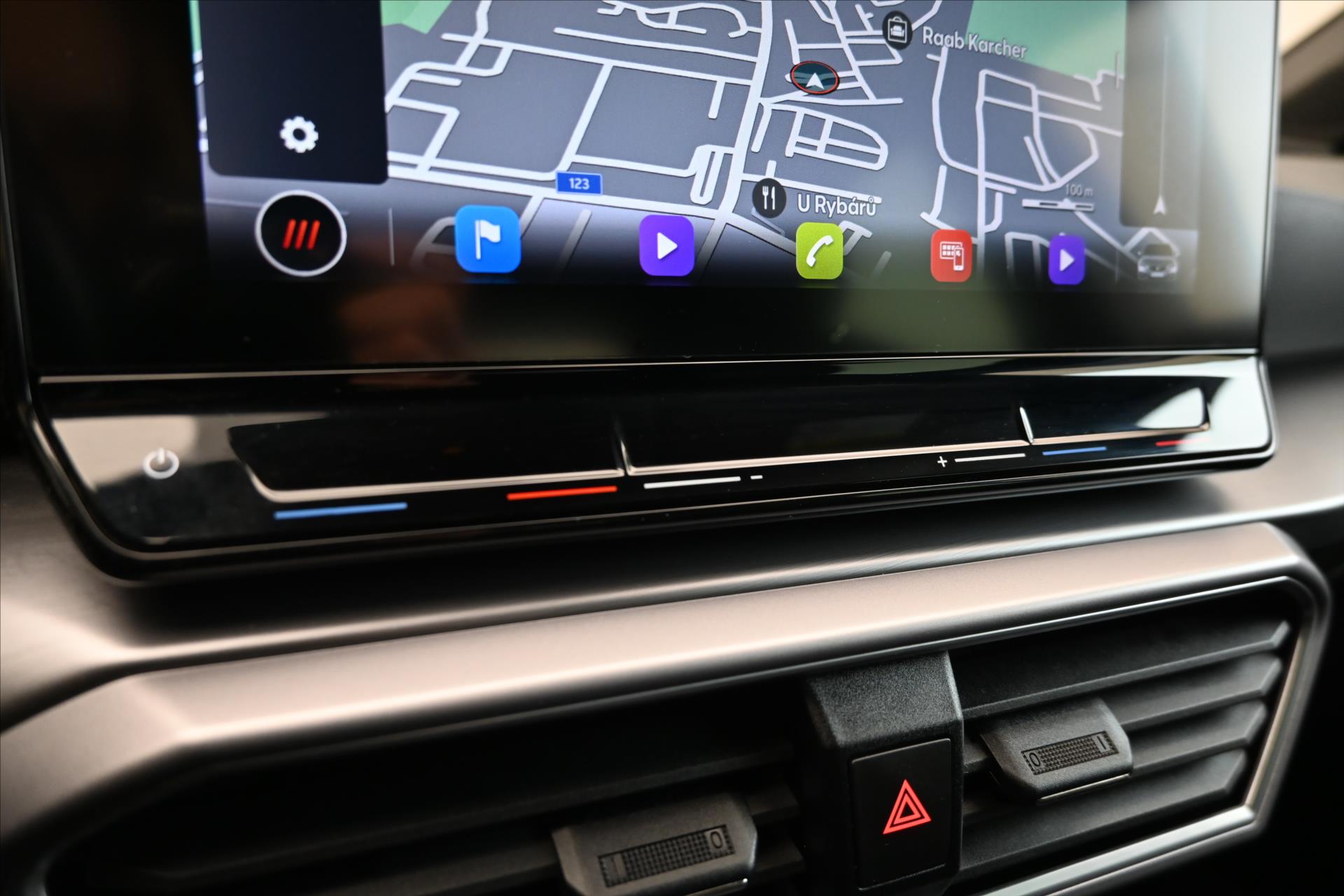 Hlavní fotografie vozu Seat Leon 2,0 FR TDI 110 kW DSG Business Záruka až 5 let (21)