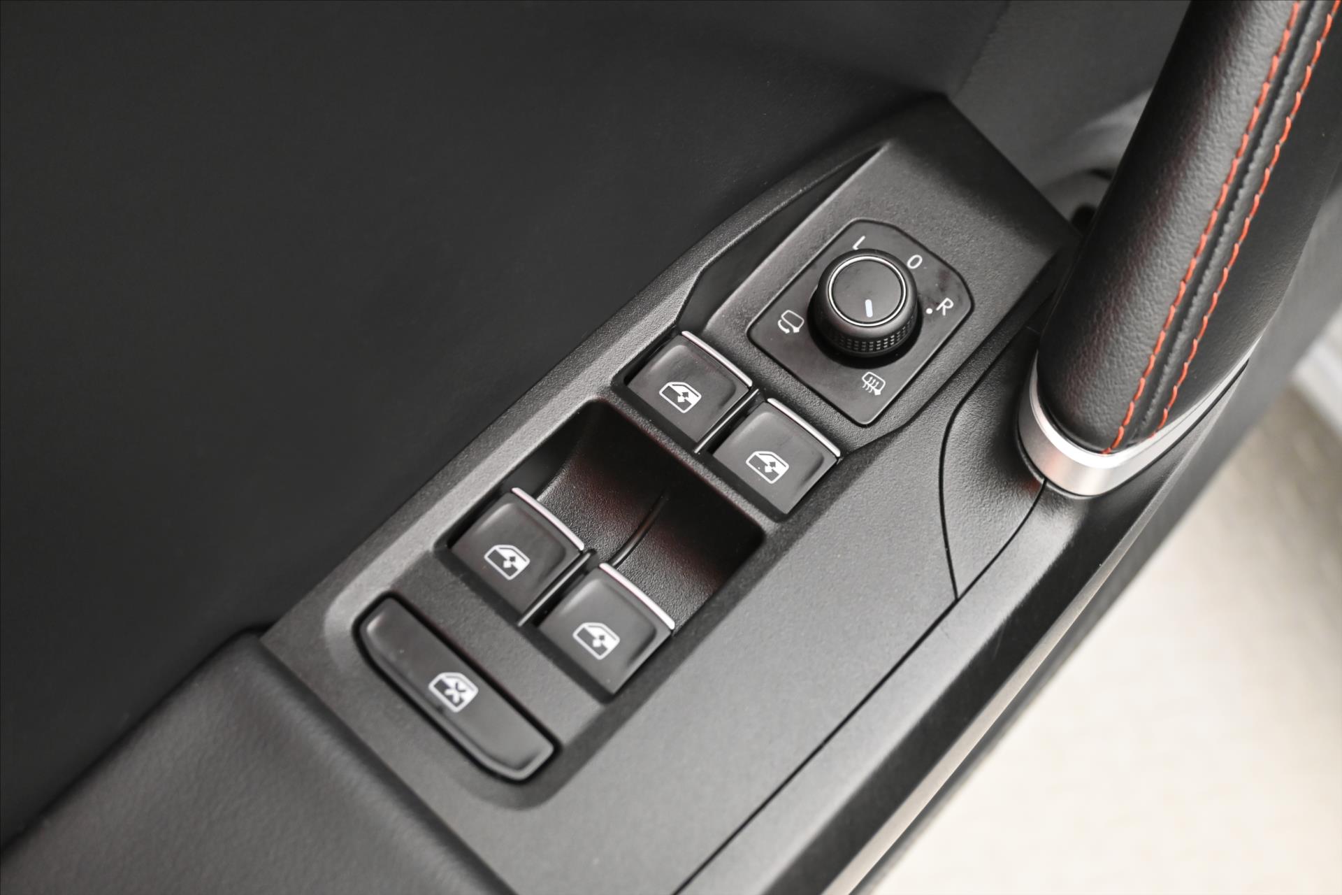 Hlavní fotografie vozu Seat Leon 2,0 FR TDI 110 kW DSG Business Záruka až 5 let (25)