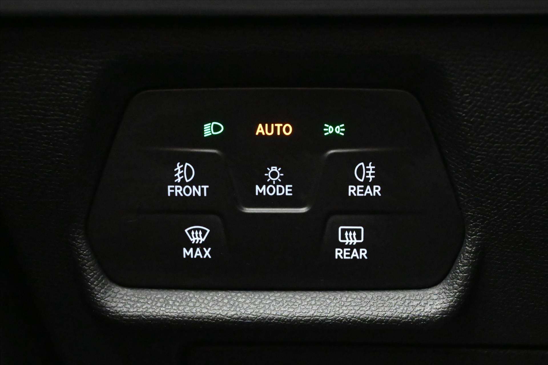 Hlavní fotografie vozu Seat Leon 2,0 FR TDI 110 kW DSG Business Záruka až 5 let (26)