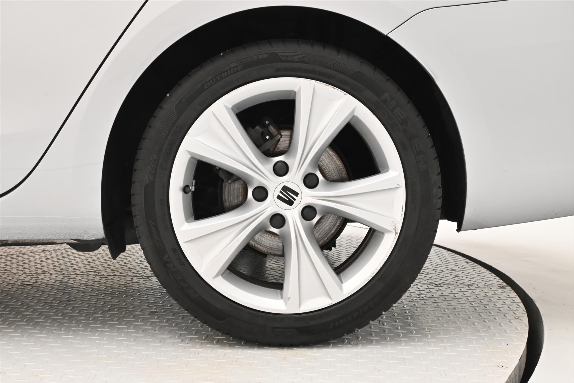 Hlavní fotografie vozu Seat Leon 2,0 FR TDI 110 kW DSG Business Záruka až 5 let (30)