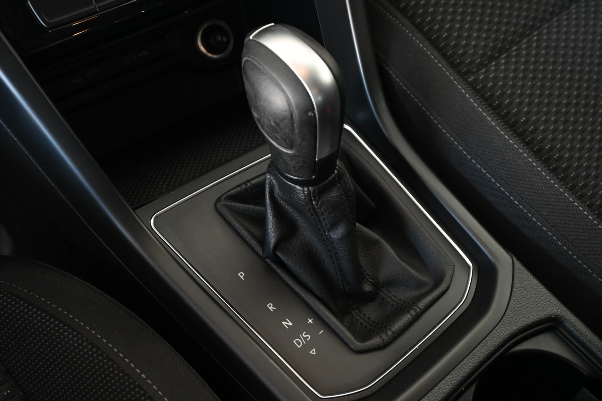 Hlavní fotografie vozu Volkswagen Touran 2,0 TDi 110 kW DSG 7/Míst Comfortline ZÁRUKA AŽ 5 LET (24)