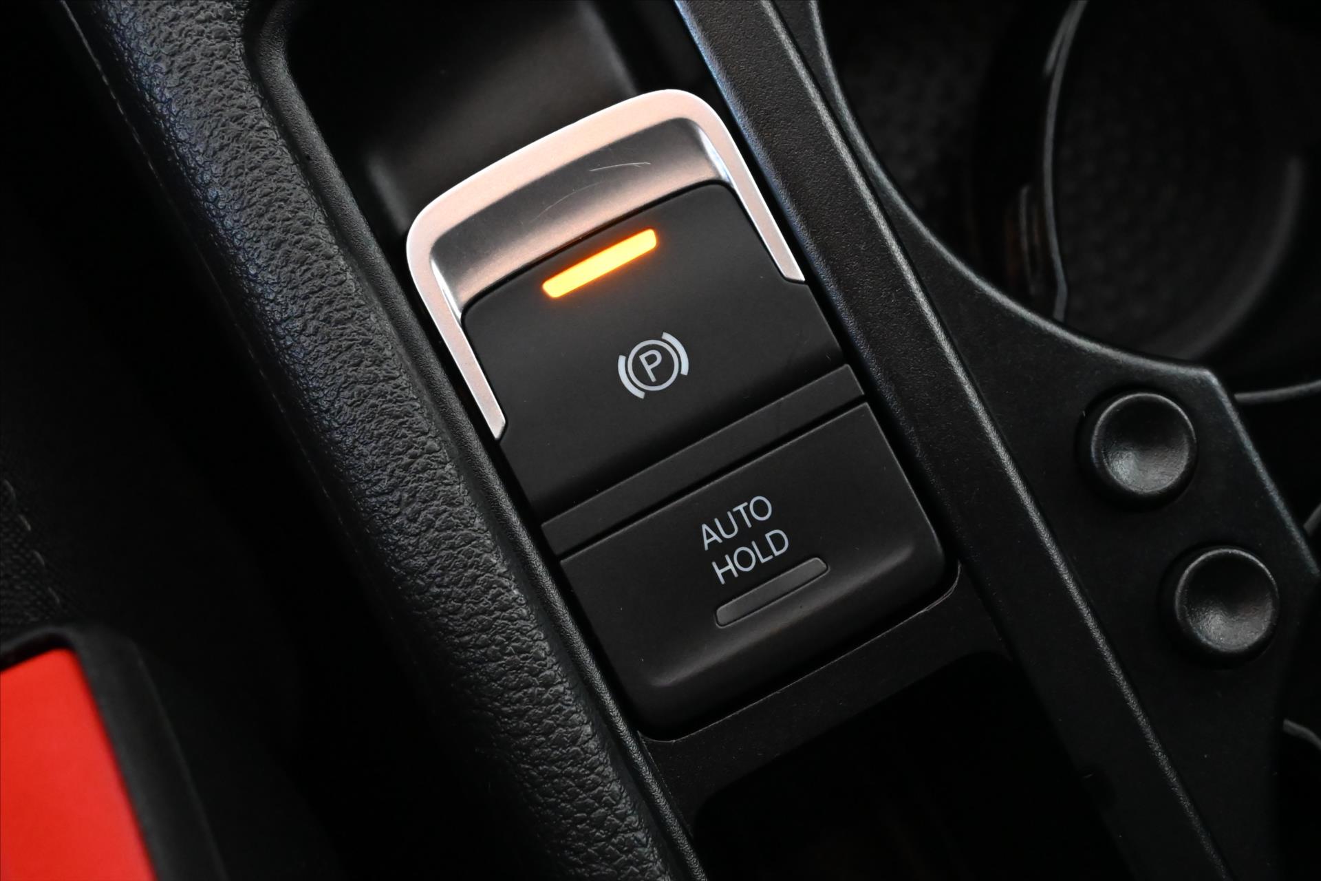 Hlavní fotografie vozu Volkswagen Touran 2,0 TDi 110 kW DSG 7/Míst Comfortline ZÁRUKA AŽ 5 LET (25)