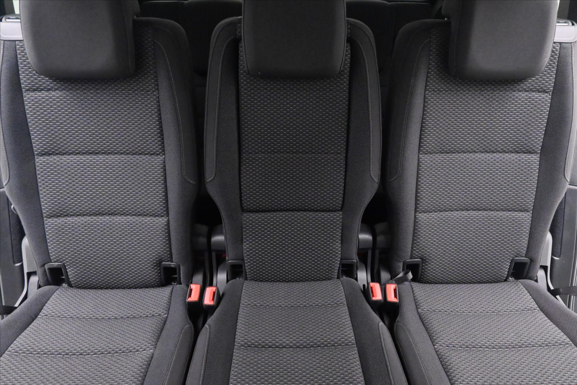 Hlavní fotografie vozu Volkswagen Touran 2,0 TDI 110 kW DSG 7/Míst Comfortline ZÁRUKA AŽ 5 LET (27)