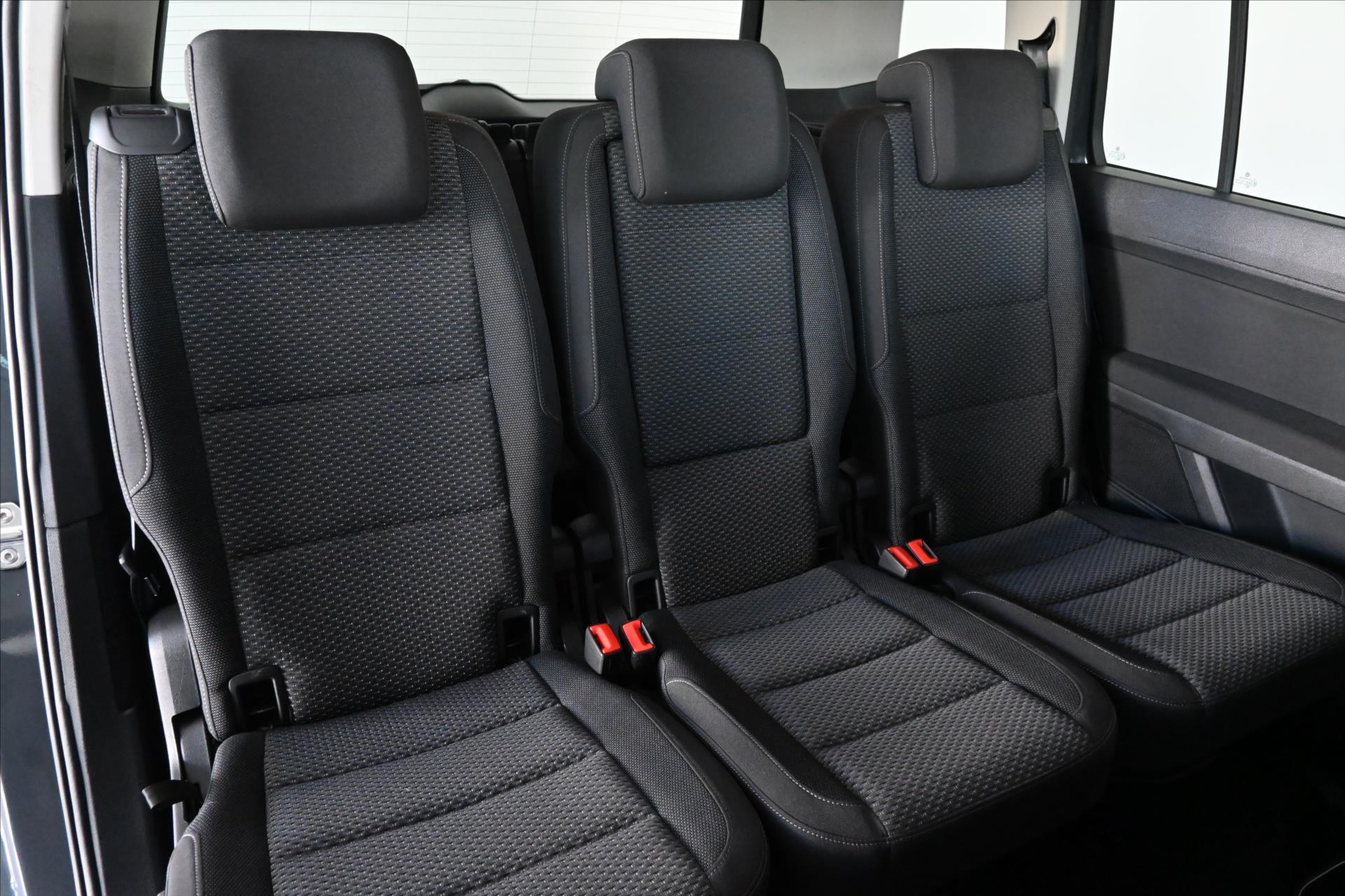 Hlavní fotografie vozu Volkswagen Touran 2,0 TDi 110 kW DSG 7/Míst Comfortline ZÁRUKA AŽ 5 LET (29)