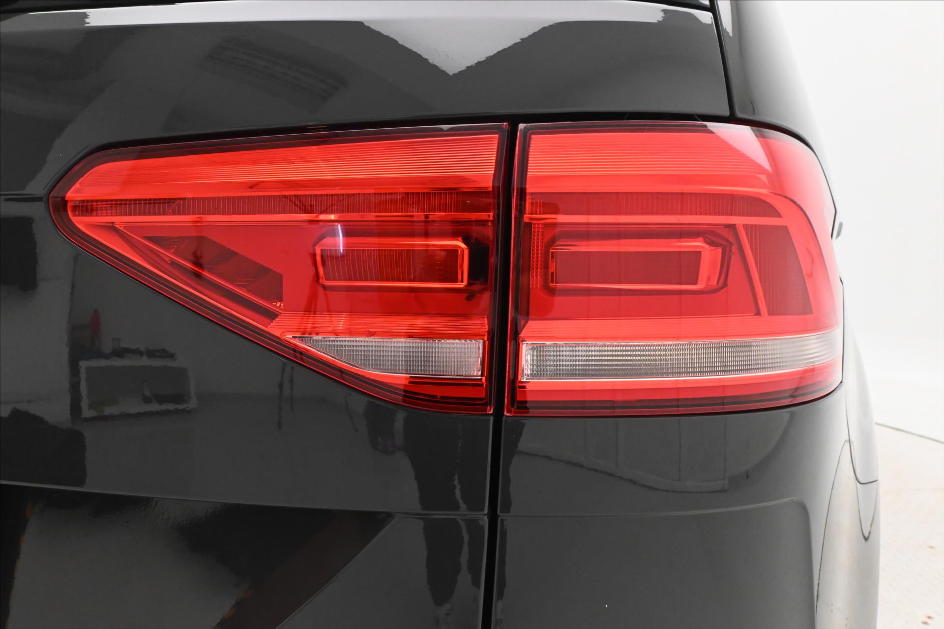 Hlavní fotografie vozu Volkswagen Touran 2,0 TDI 110 kW DSG 7/Míst Comfortline ZÁRUKA AŽ 5 LET (30)