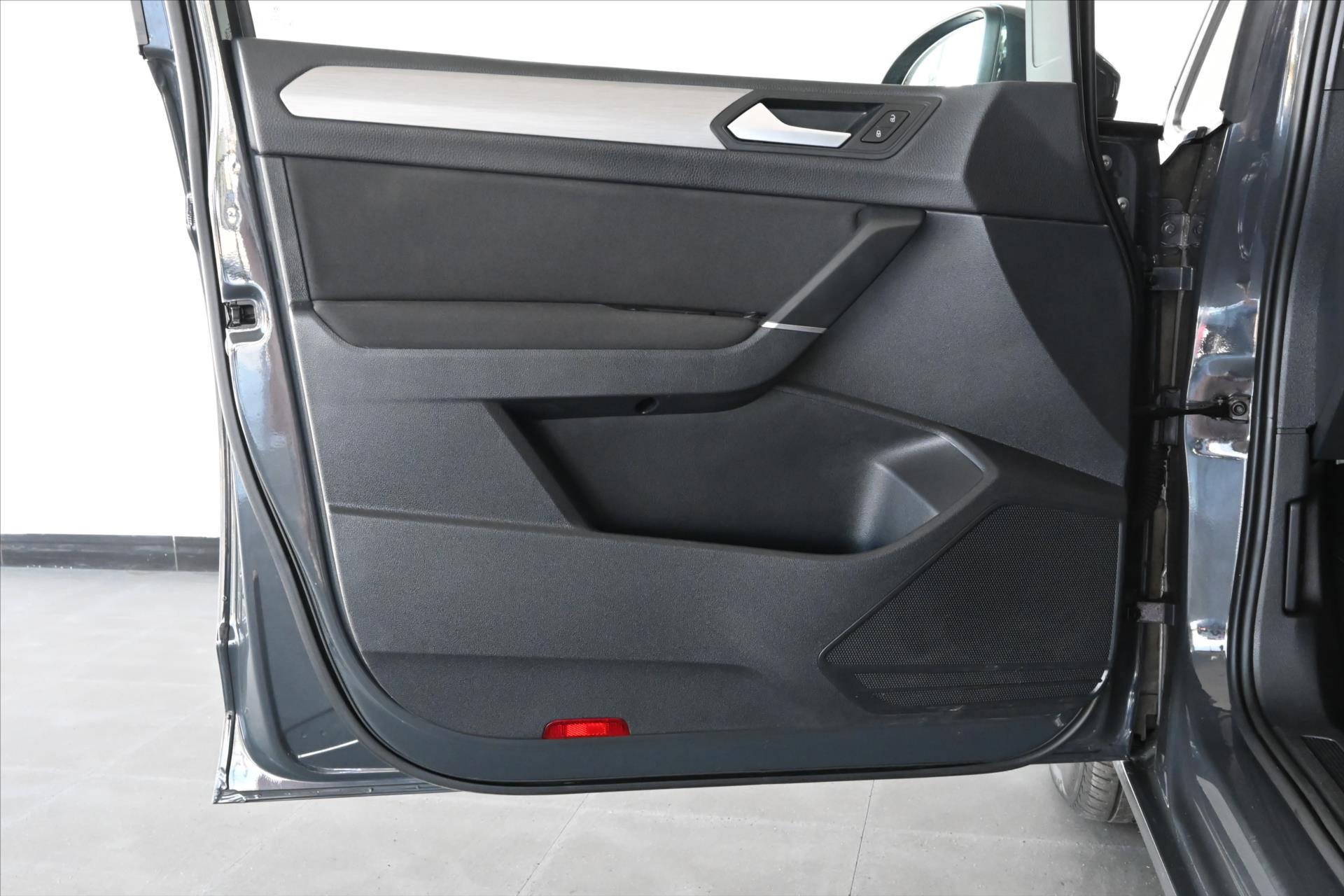 Hlavní fotografie vozu Volkswagen Touran 2,0 TDI 110 kW DSG 7/Míst Comfortline ZÁRUKA AŽ 5 LET (27)