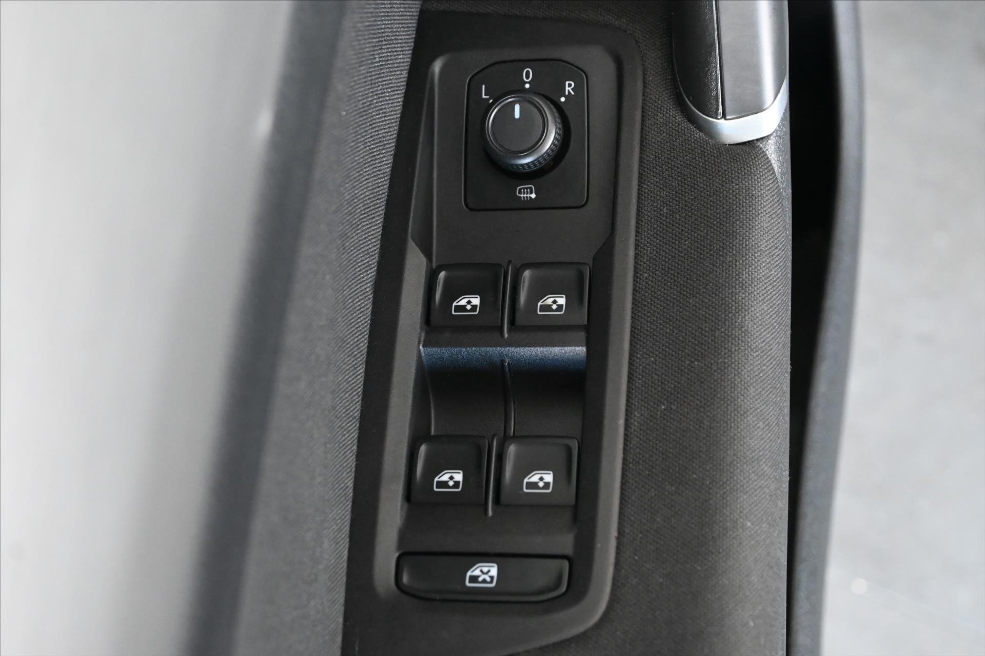 Hlavní fotografie vozu Volkswagen Touran 2,0 TDI 110 kW DSG 7/Míst Comfortline ZÁRUKA AŽ 5 LET (28)