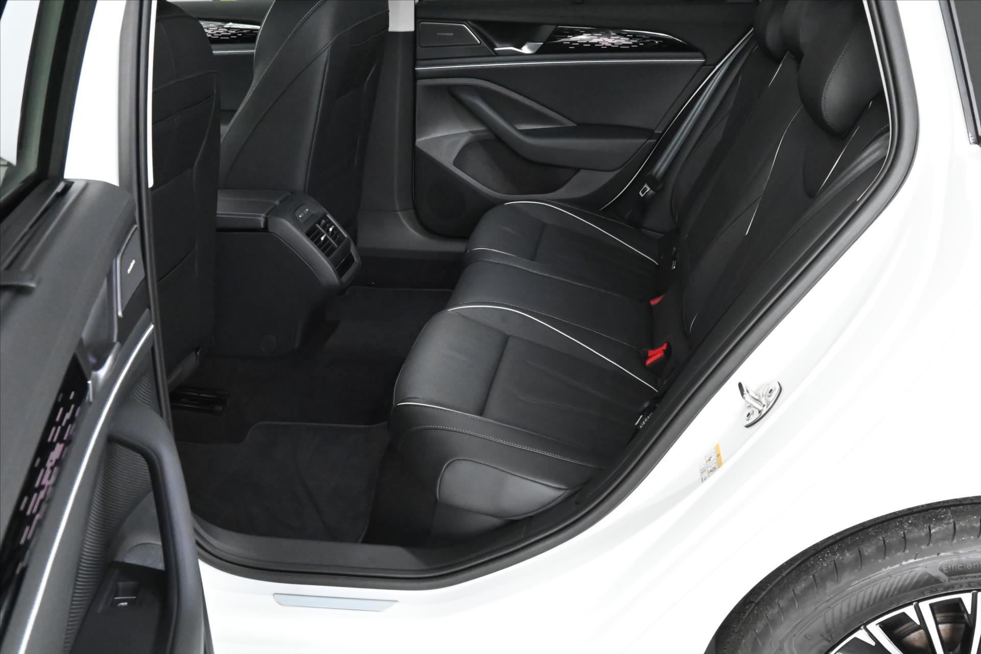 Hlavní fotografie vozu Volkswagen Passat 2,0 TDi 110 kW*DSG*ELEGANCE*Záruka až 5 let (10)