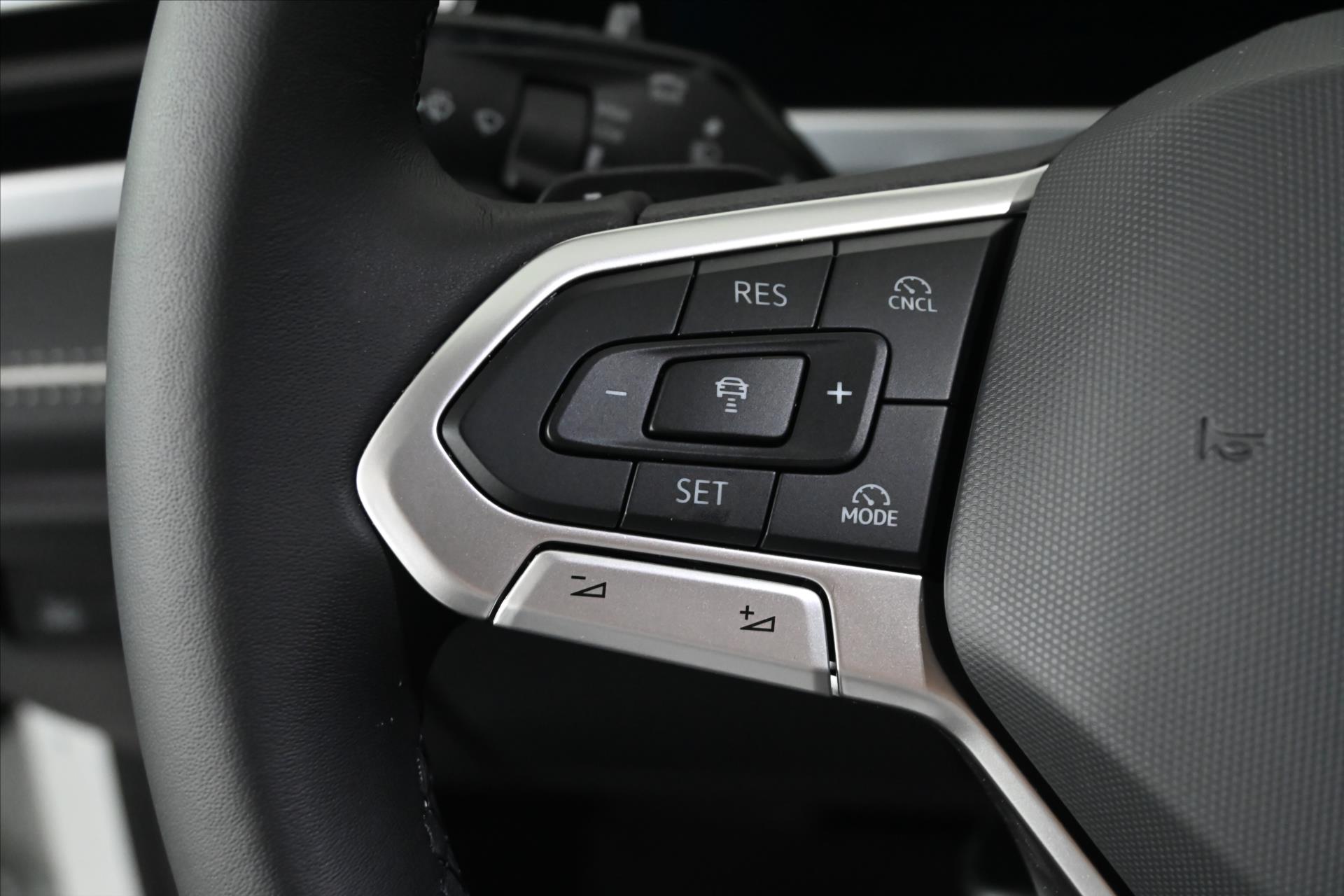 Hlavní fotografie vozu Volkswagen Passat 2,0 TDI 110 kW DSG Elegance Záruka až 5 let (18)