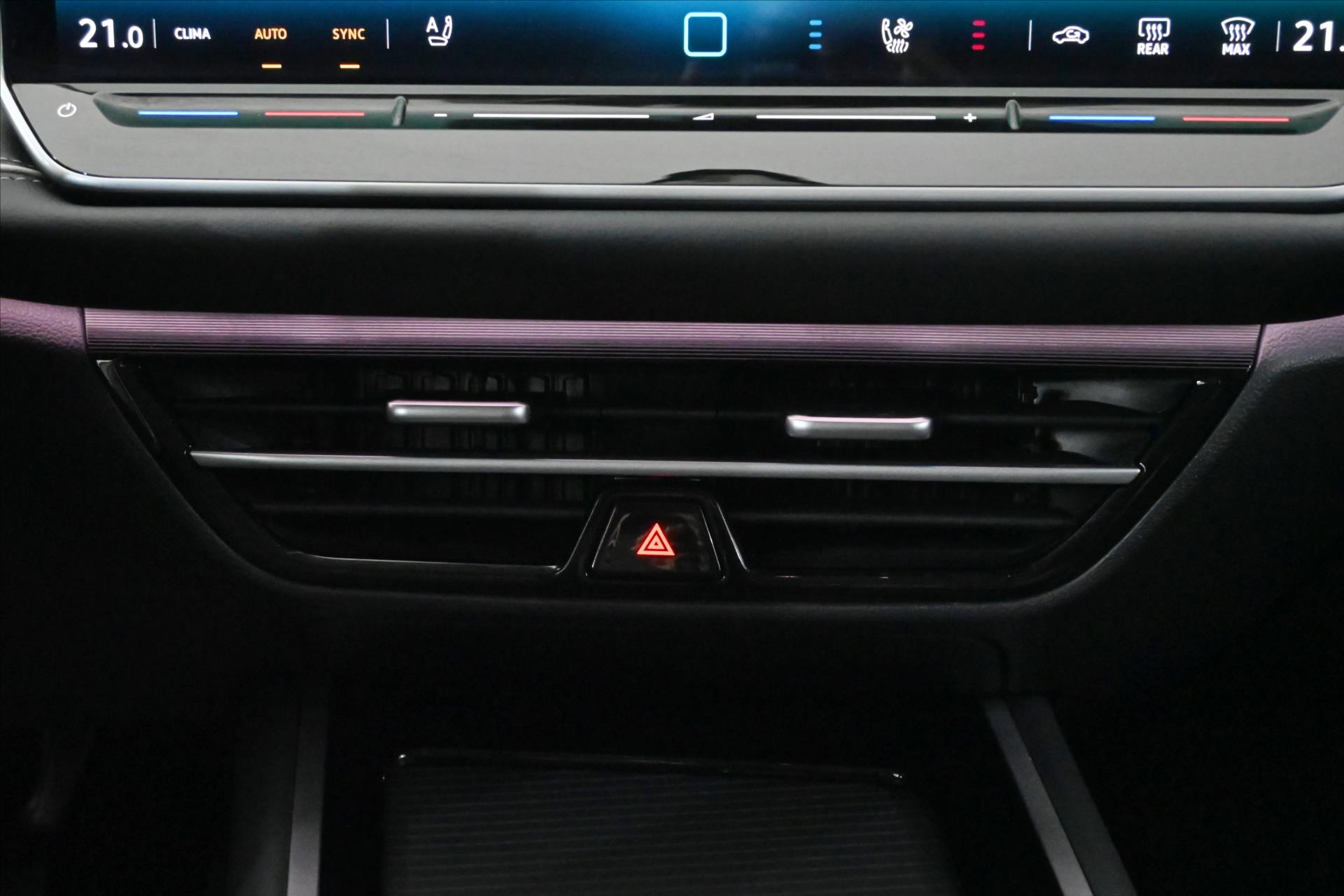 Hlavní fotografie vozu Volkswagen Passat 2,0 TDi 110 kW*DSG*ELEGANCE*Záruka až 5 let (25)