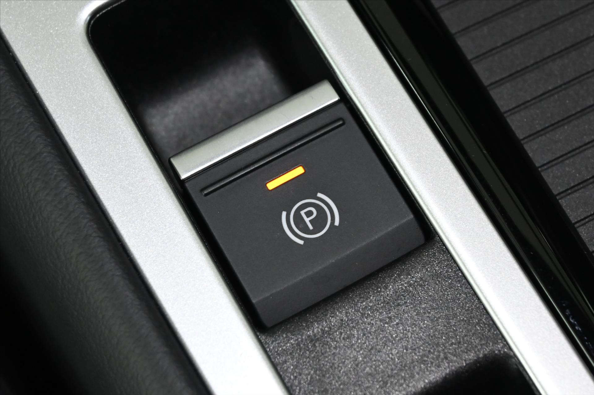 Hlavní fotografie vozu Volkswagen Passat 2,0 TDi 110 kW*DSG*ELEGANCE*Záruka až 5 let (27)