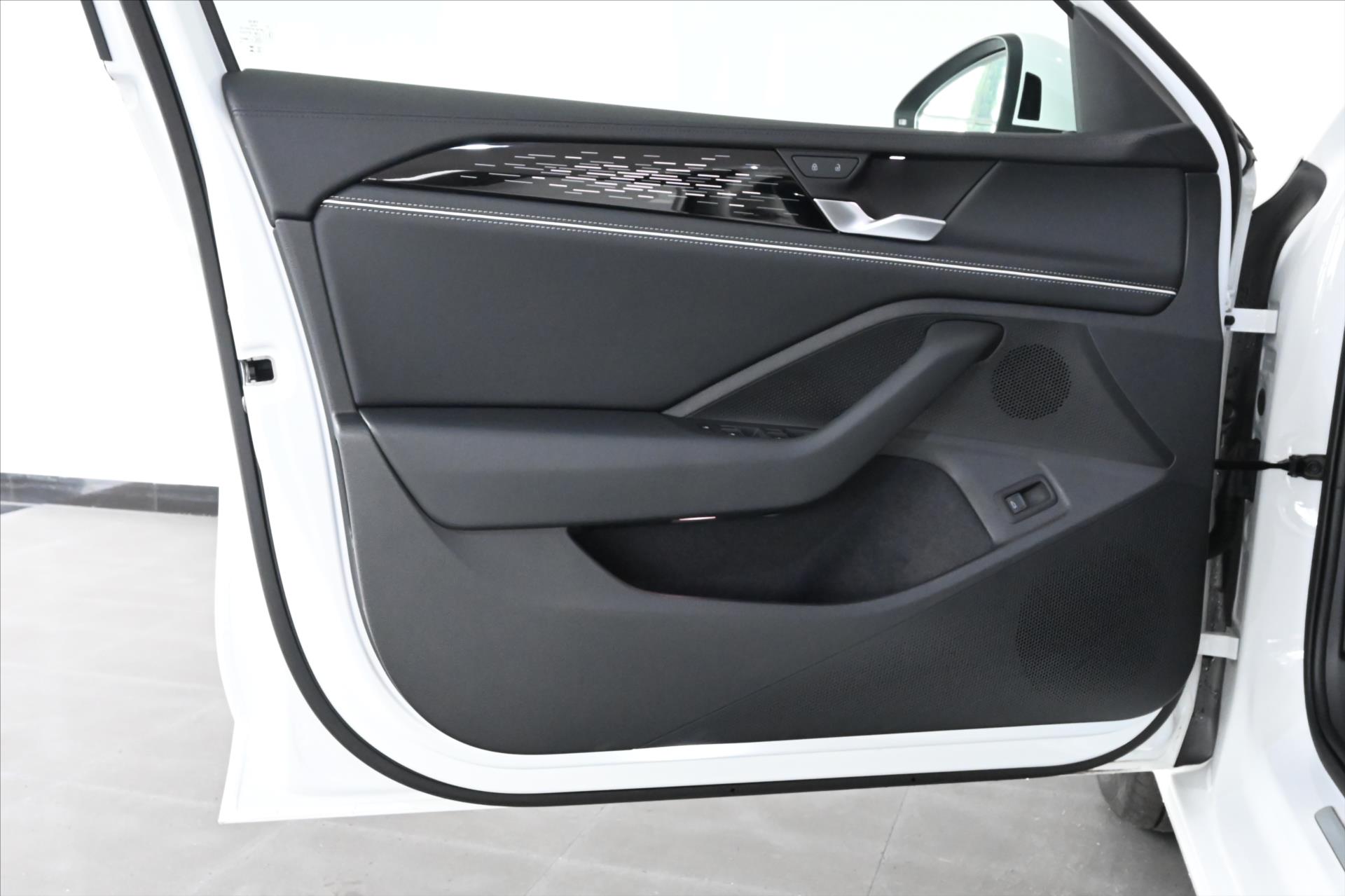 Hlavní fotografie vozu Volkswagen Passat 2,0 TDi 110 kW*DSG*ELEGANCE*Záruka až 5 let (28)