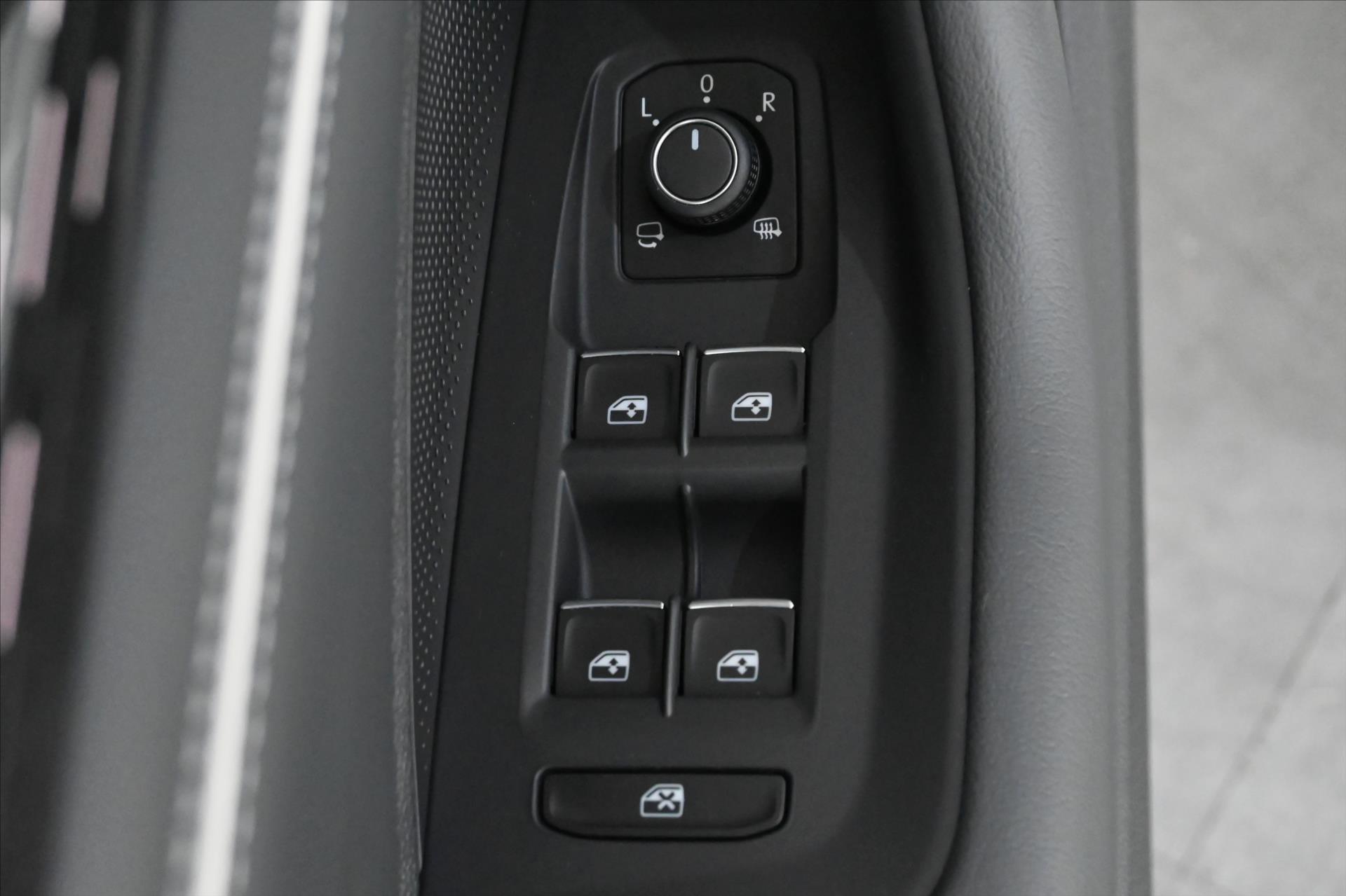 Hlavní fotografie vozu Volkswagen Passat 2,0 TDi 110 kW*DSG*ELEGANCE*Záruka až 5 let (29)