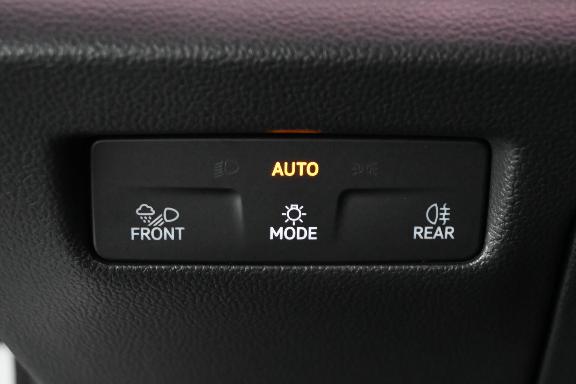 Hlavní fotografie vozu Volkswagen Passat 2,0 TDi 110 kW*DSG*ELEGANCE*Záruka až 5 let (30)