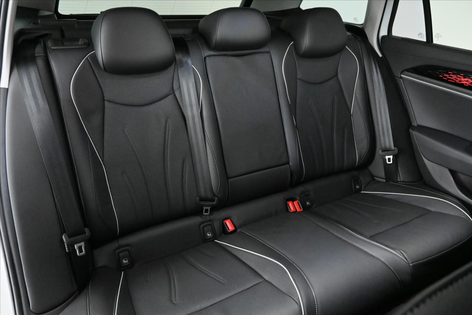 Hlavní fotografie vozu Volkswagen Passat 2,0 TDi 110 kW*DSG*ELEGANCE*Záruka až 5 let (31)