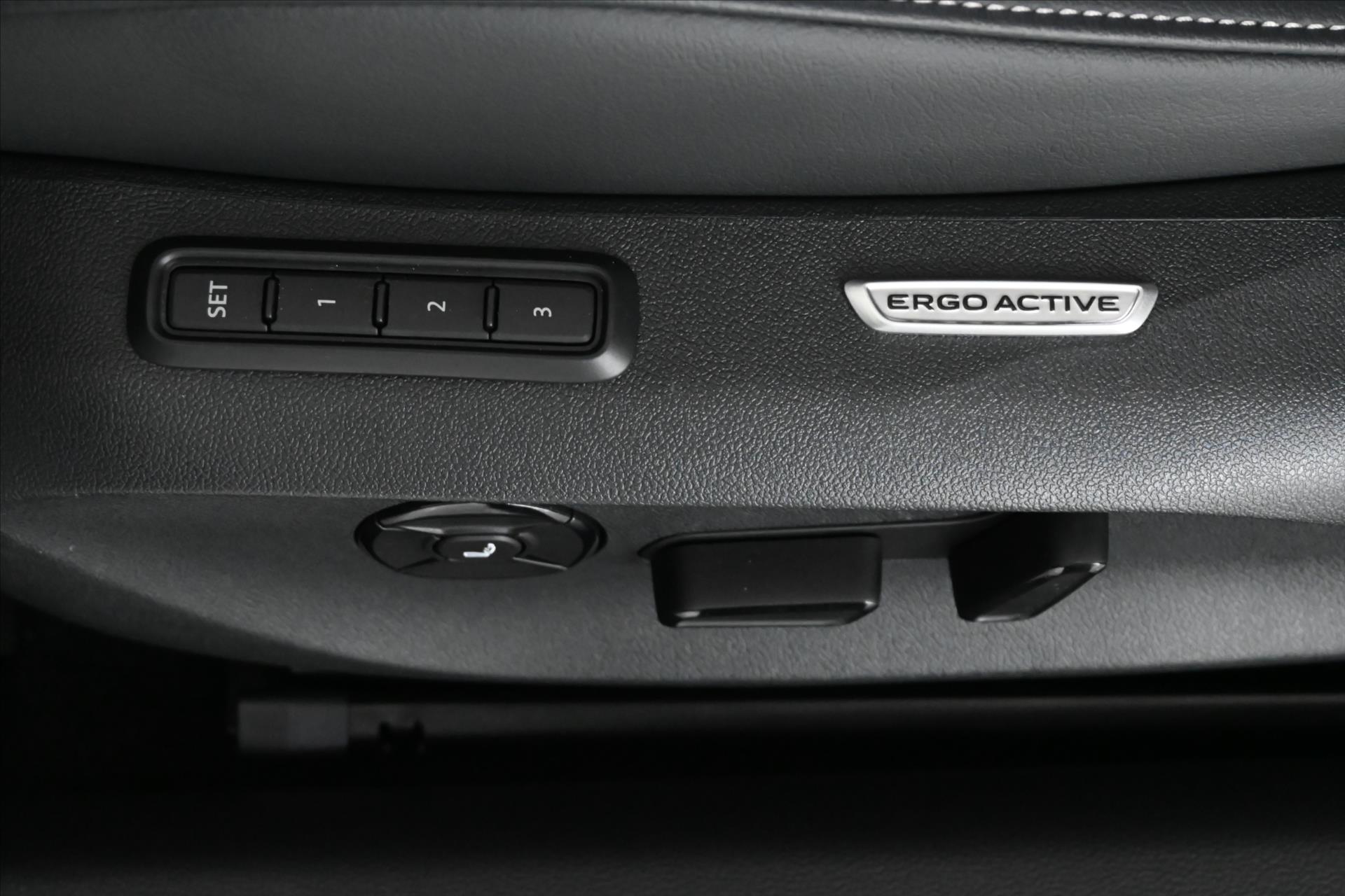 Hlavní fotografie vozu Volkswagen Passat 2,0 TDi 110 kW*DSG*ELEGANCE*Záruka až 5 let (32)