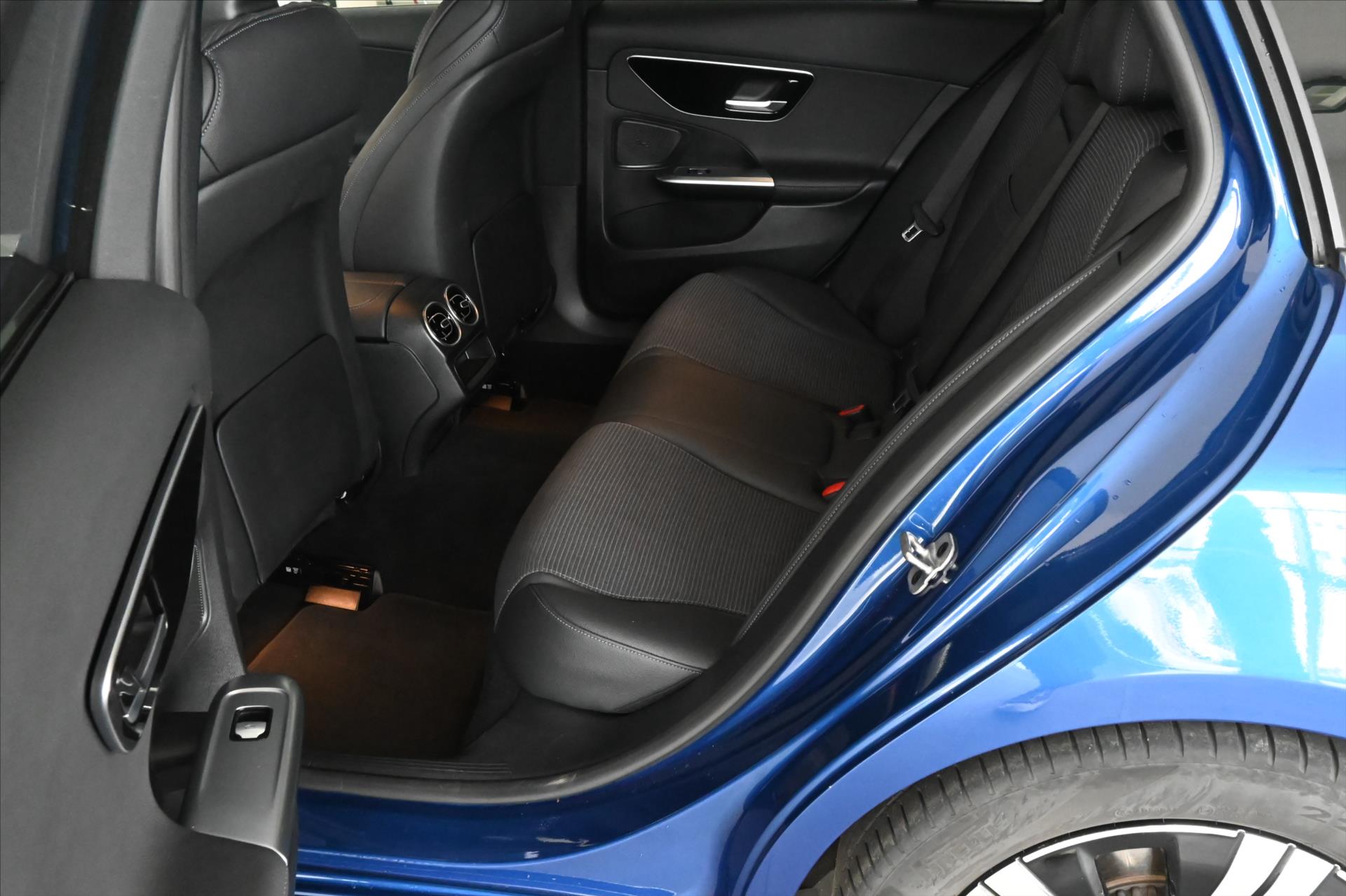 Hlavní fotografie vozu Mercedes-Benz Třídy C 2,0 220d 145 kW 9G-Tronic Avantgarde Záruka až 5 let (11)