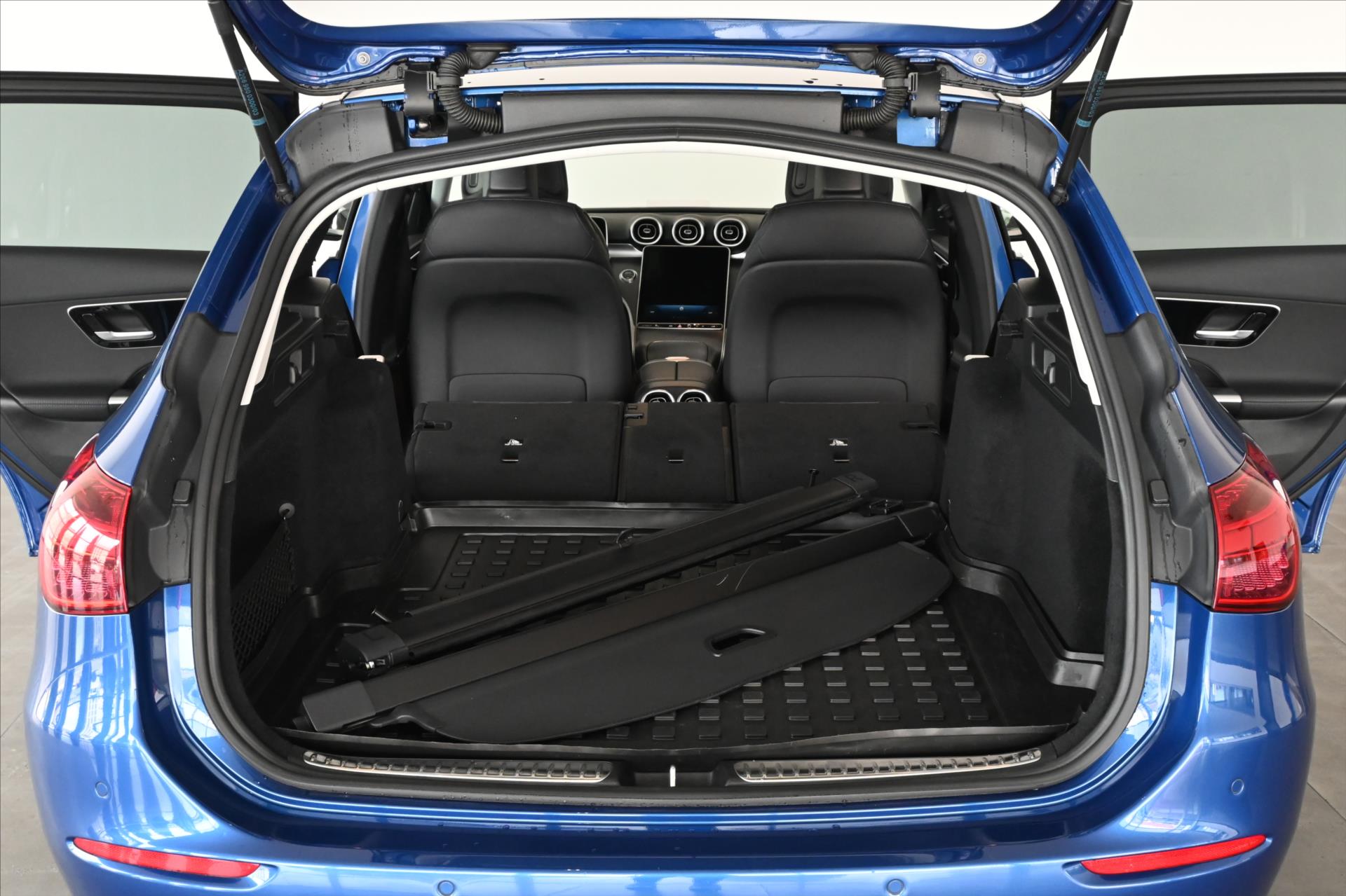 Hlavní fotografie vozu Mercedes-Benz Třídy C 2,0 220d 145 kW 9G-Tronic Avantgarde Záruka až 5 let (8)