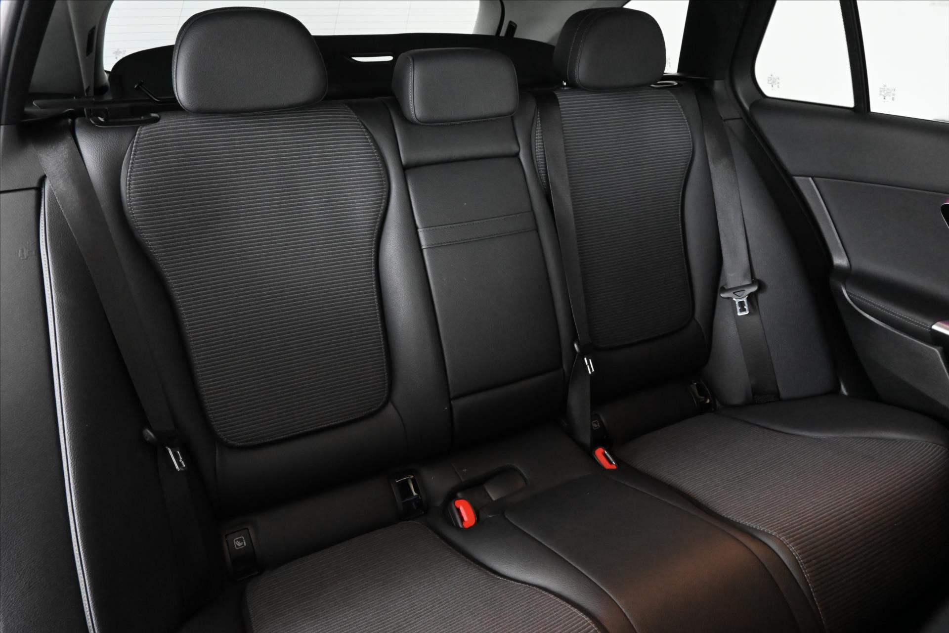 Hlavní fotografie vozu Mercedes-Benz Třídy C 2,0 220d 145kW 9G-Tronic Avantgarde Záruka až 5 let (29)