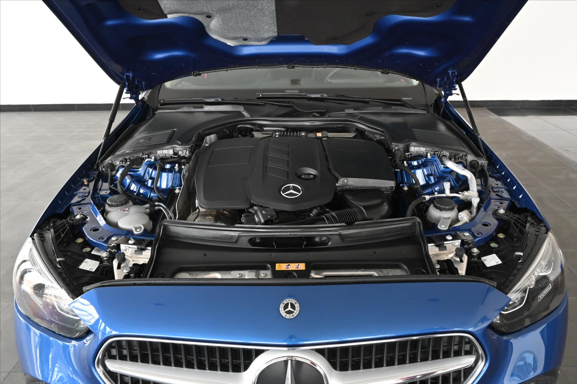 Hlavní fotografie vozu Mercedes-Benz Třídy C 2,0 220d 145kW 9G-Tronic Avantgarde Záruka až 5 let (5)