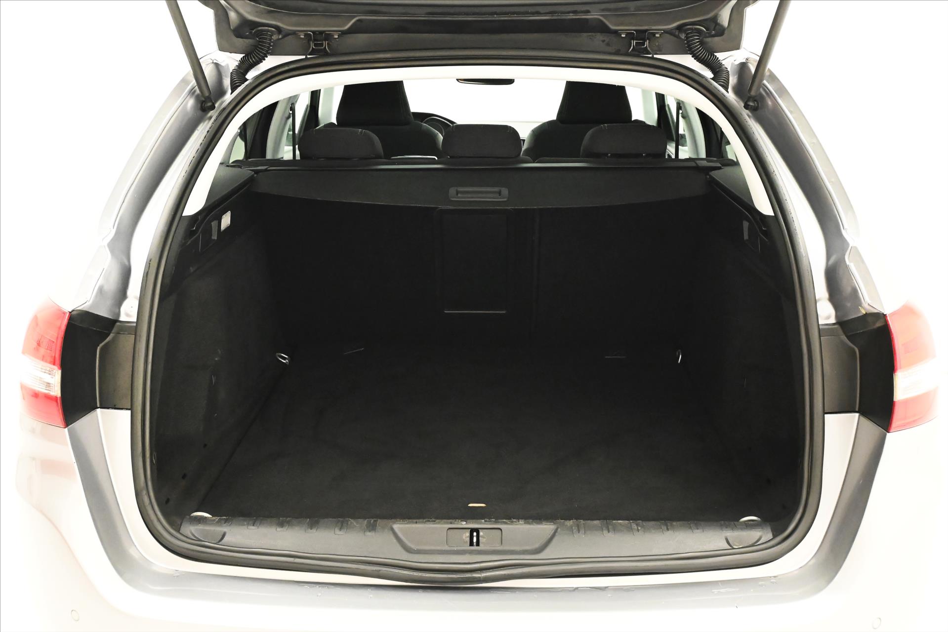 Hlavní fotografie vozu Peugeot 308 1,5 BlueHDi SW 96kW Záruka až 5 let (10)