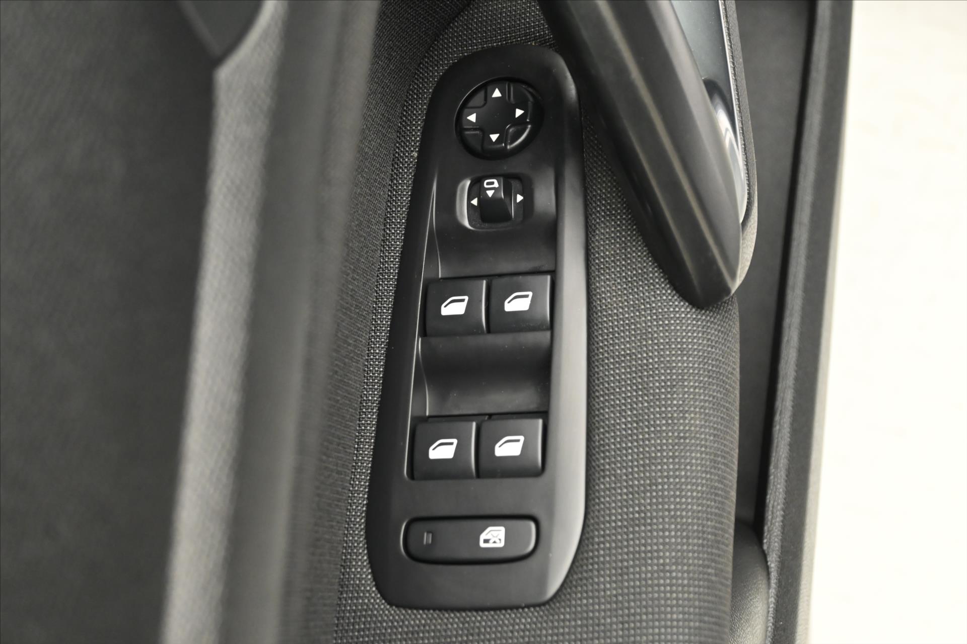 Hlavní fotografie vozu Peugeot 308 1,5 BlueHDi SW 96kW Záruka až 5 let (25)