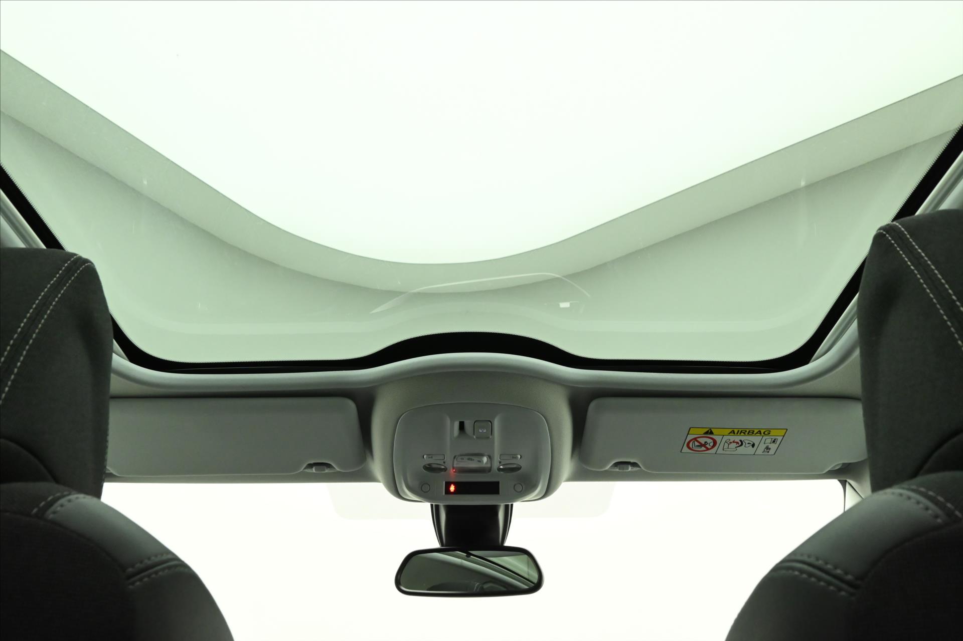 Hlavní fotografie vozu Peugeot 308 1,5 BlueHDi SW 96kW Záruka až 5 let (28)