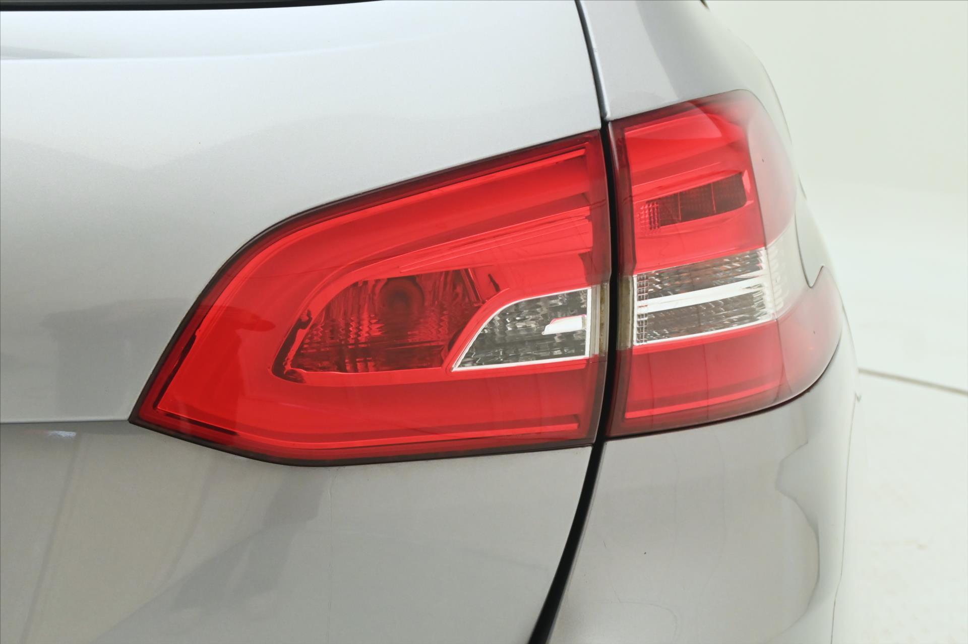 Hlavní fotografie vozu Peugeot 308 1,5 BlueHDi SW 96kW Záruka až 5 let (30)