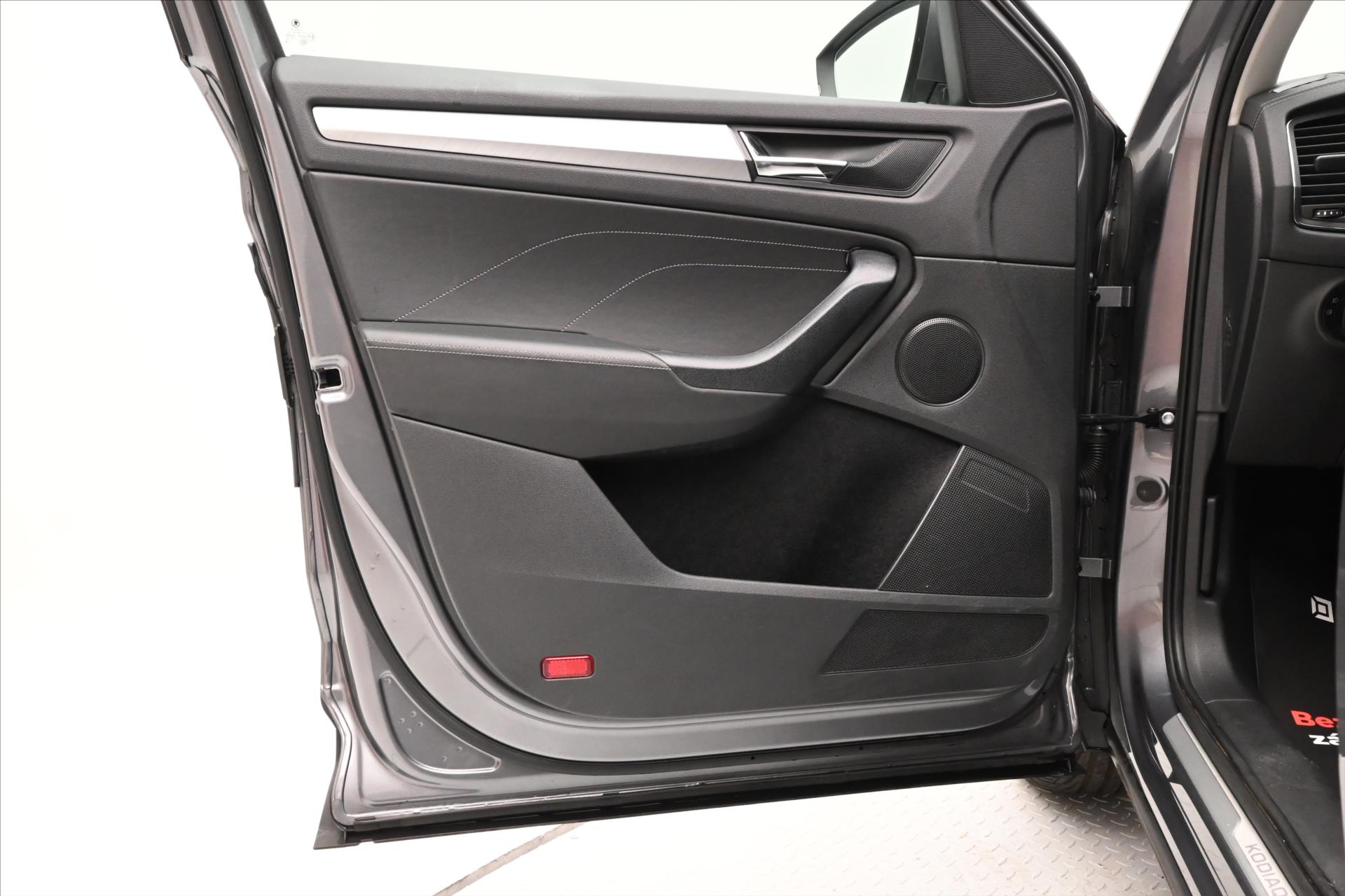 Hlavní fotografie vozu Škoda Kodiaq 1,5 TSI 110 kW 7míst Clever Záruka až 5 let (26)