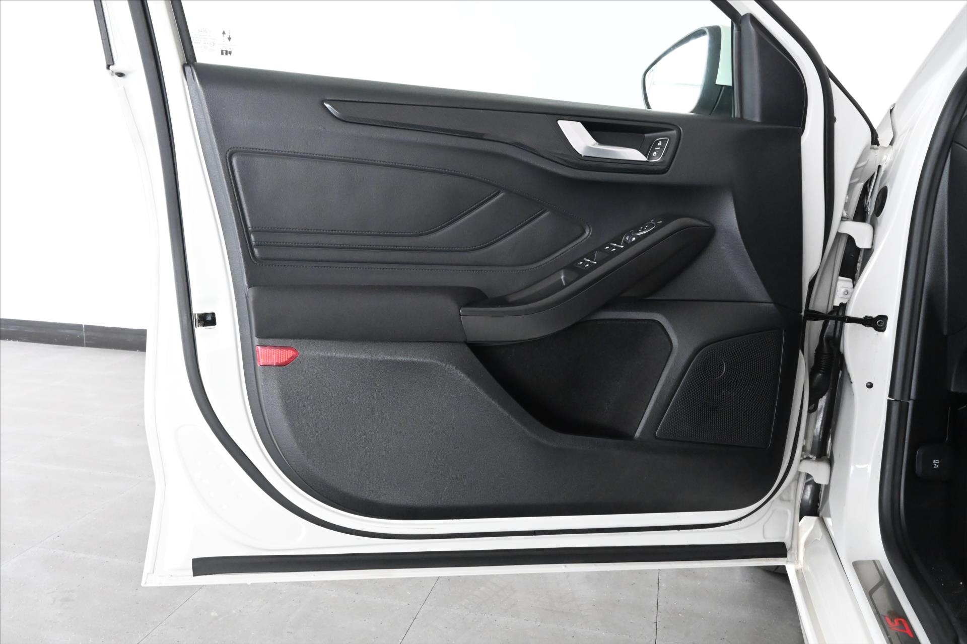 Hlavní fotografie vozu Ford Focus 1,5 EcoBlue 88 kW ST-Line AT/8 Záruka až 5 let (26)