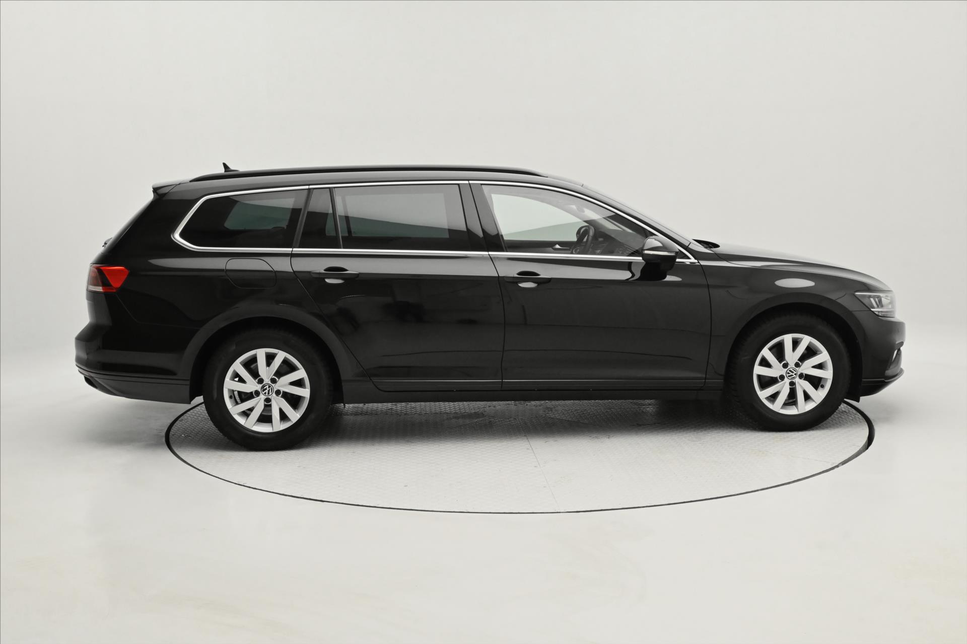 Hlavní fotografie vozu Volkswagen Passat 2,0 TDI 110 kW Business Záruka až 5 let (5)