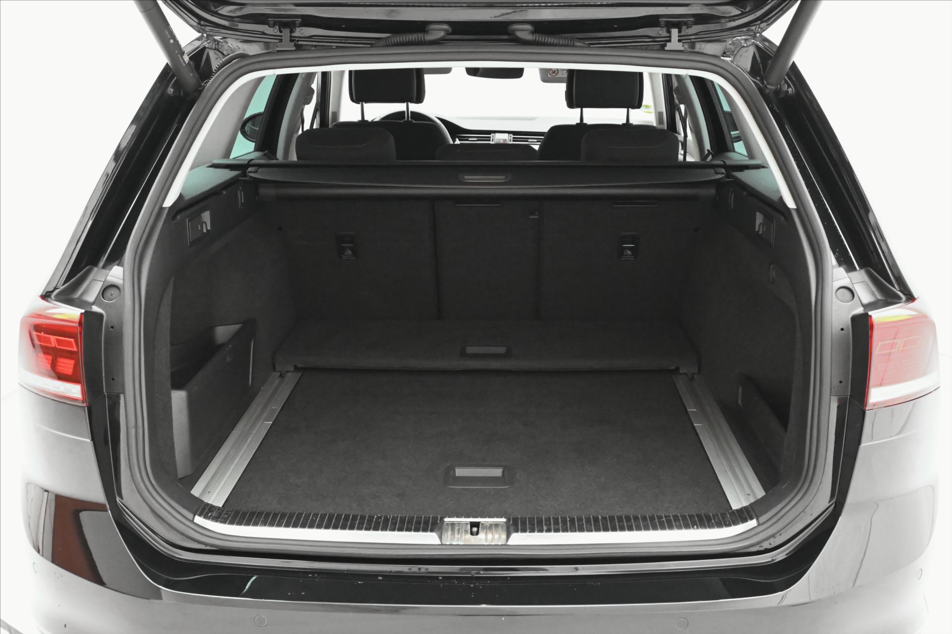 Hlavní fotografie vozu Volkswagen Passat 2,0 TDI 110kW Business Záruka až 5 let (10)