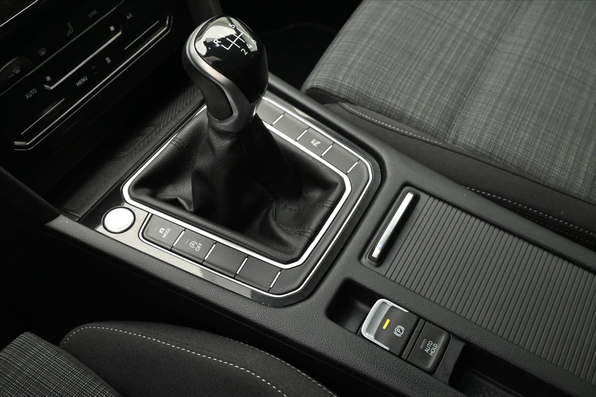 Hlavní fotografie vozu Volkswagen Passat 2,0 TDI 110kW Business Záruka až 5 let (24)