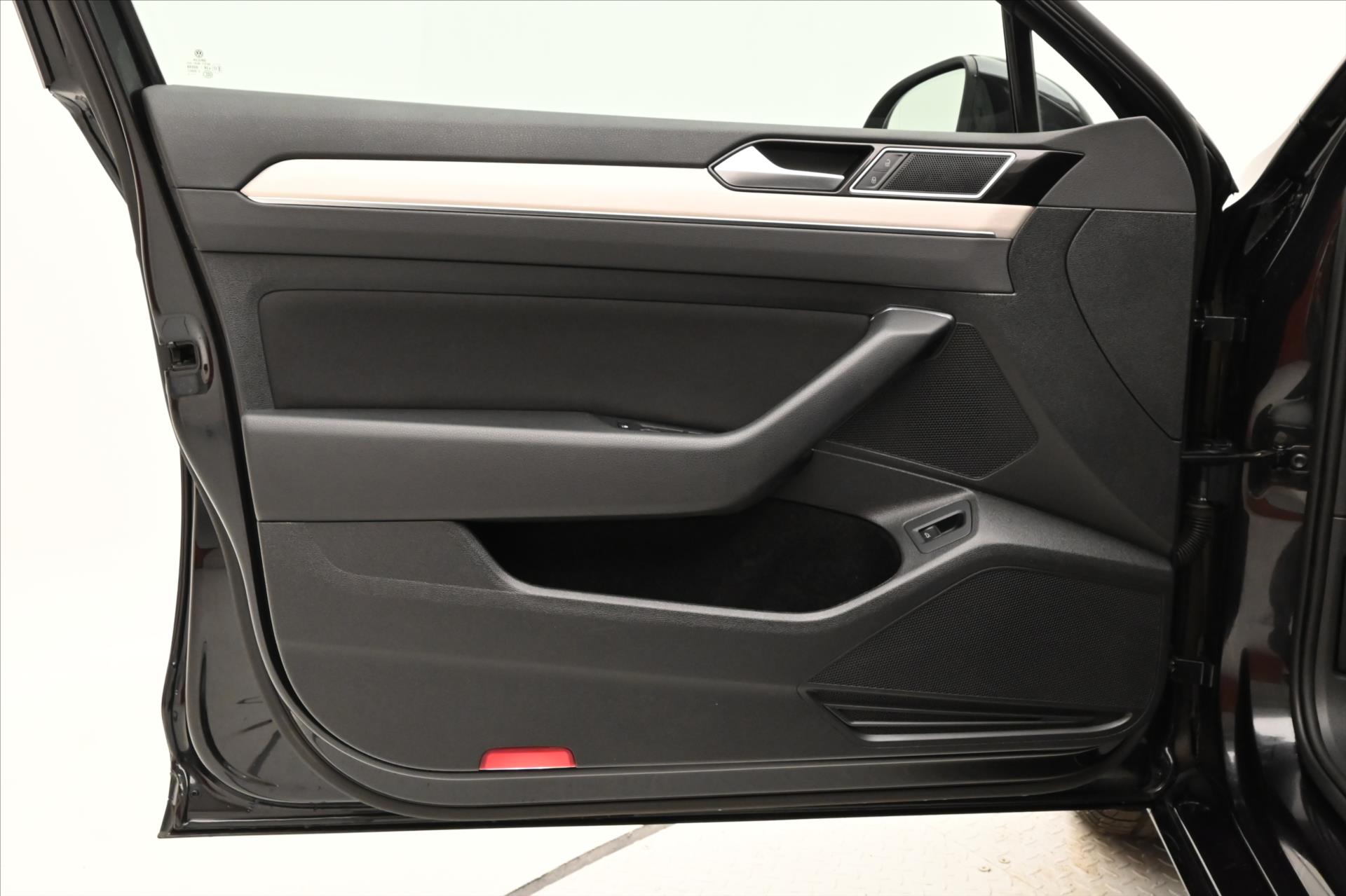 Hlavní fotografie vozu Volkswagen Passat 2,0 TDI 110kW Business Záruka až 5 let (25)