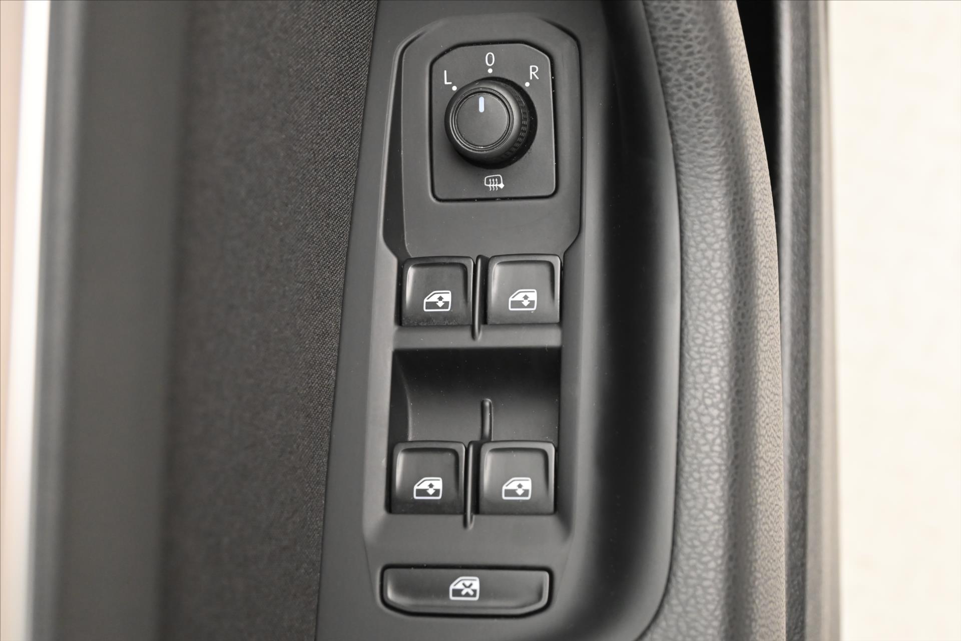 Hlavní fotografie vozu Volkswagen Passat 2,0 TDI 110kW Business Záruka až 5 let (26)